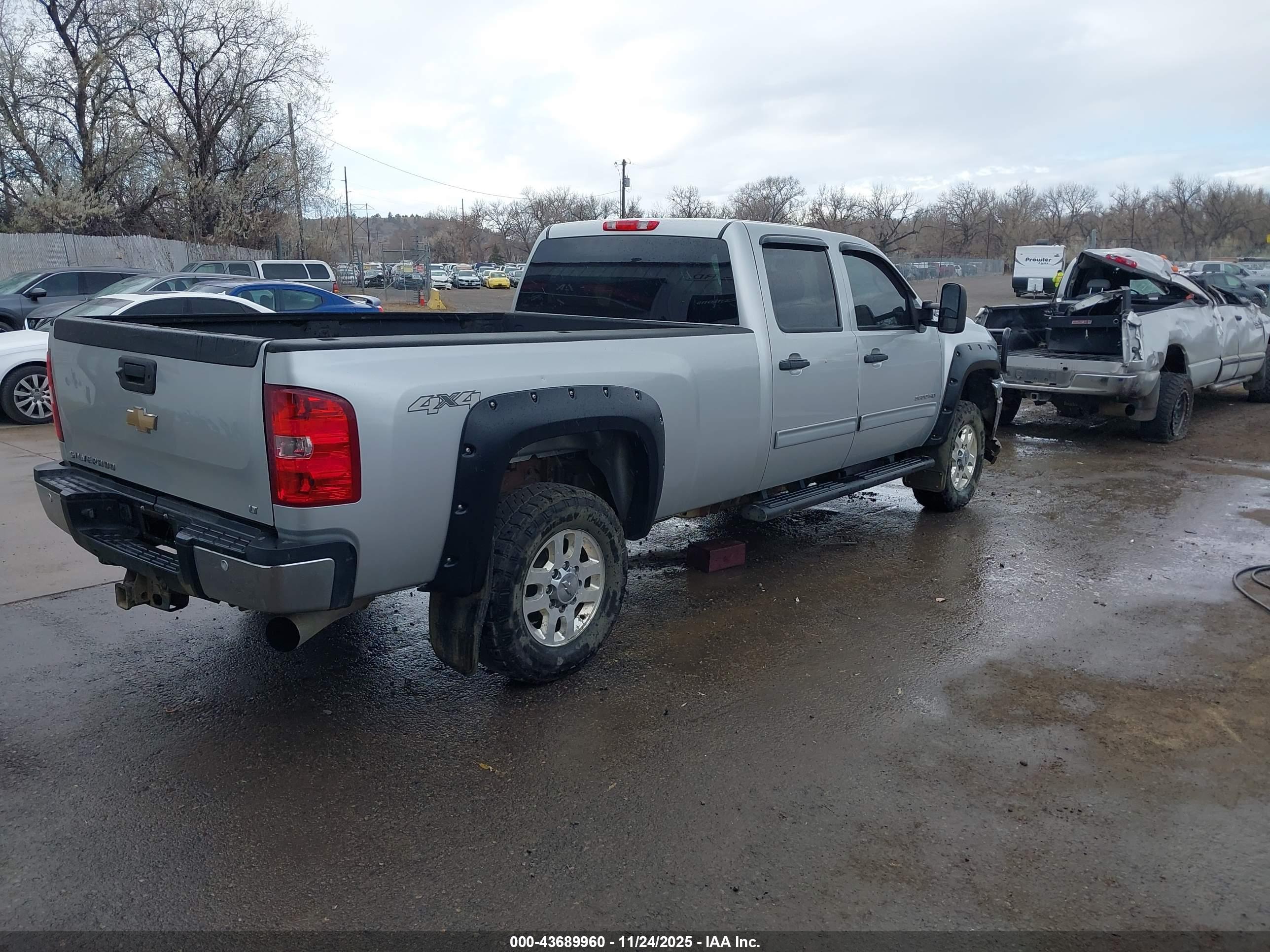 CHEVROLET SILVERADO image 4