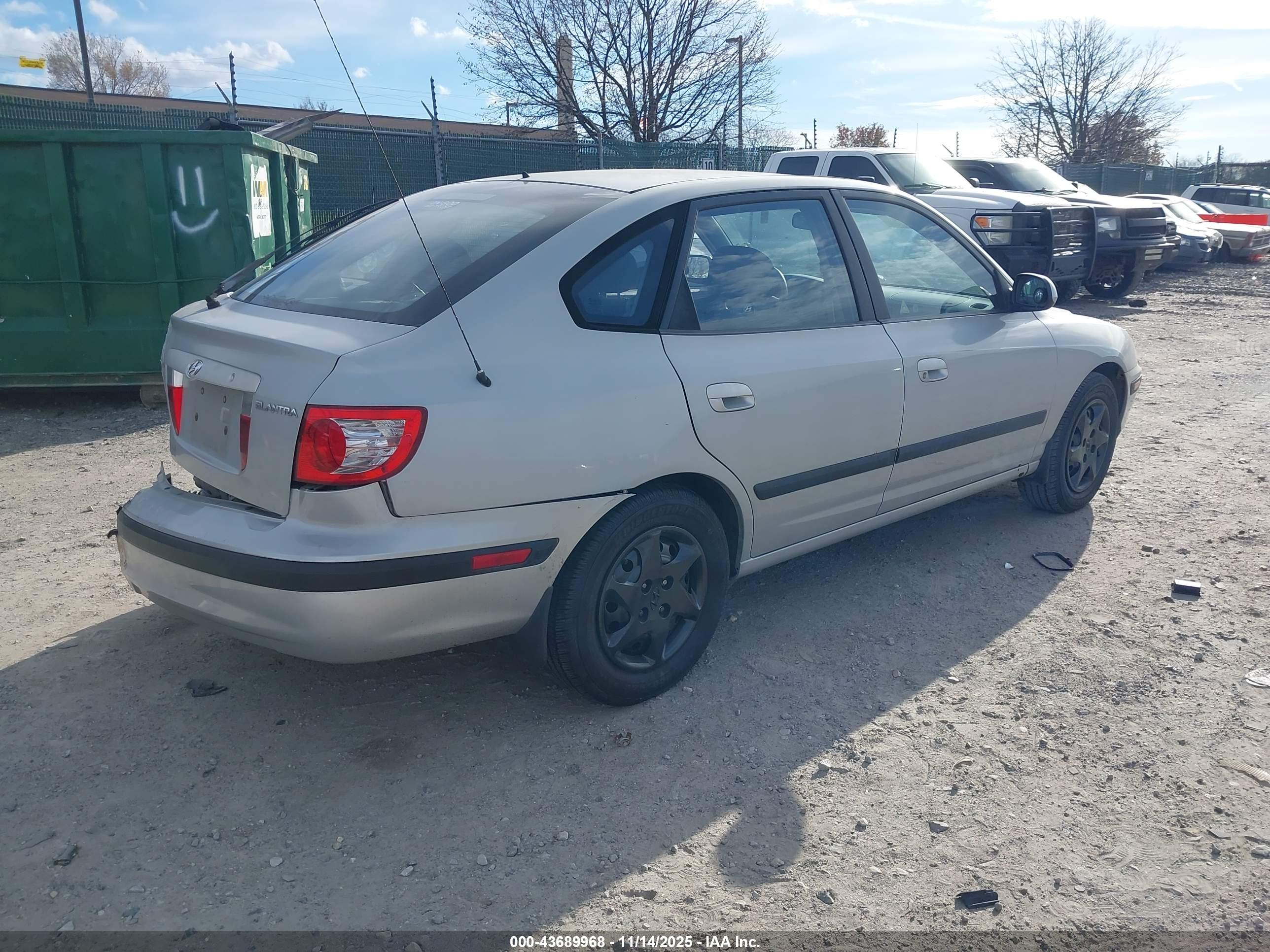 HYUNDAI ELANTRA image 4