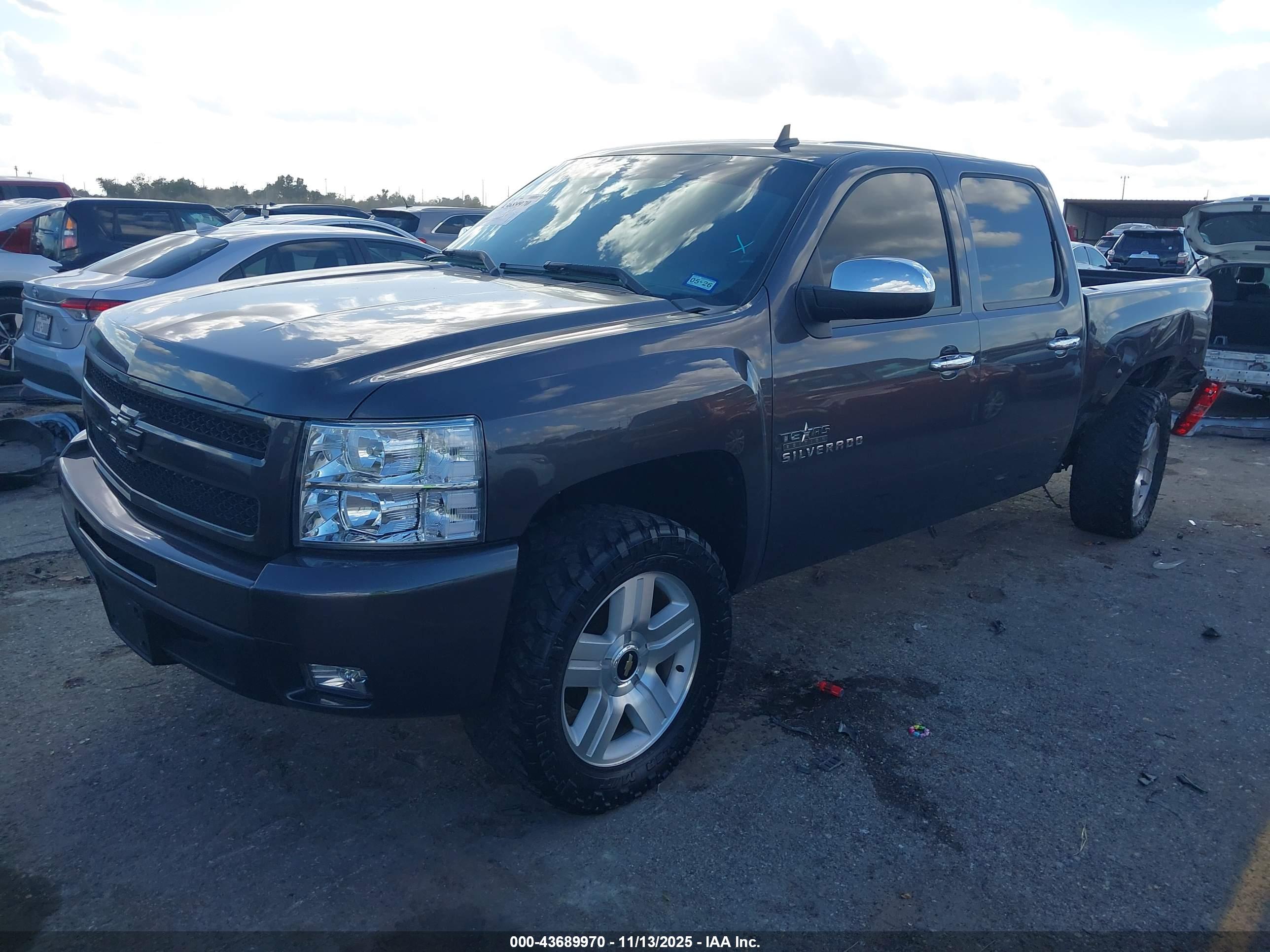 CHEVROLET SILVERADO image 2