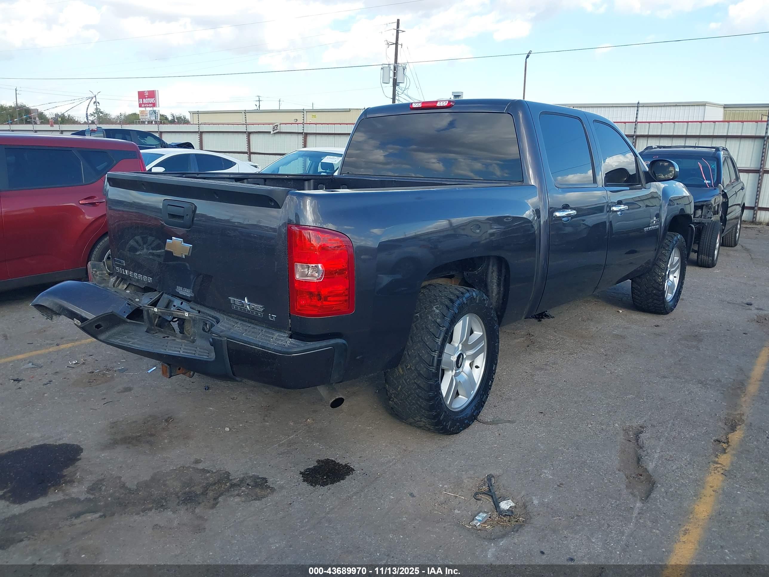CHEVROLET SILVERADO image 4