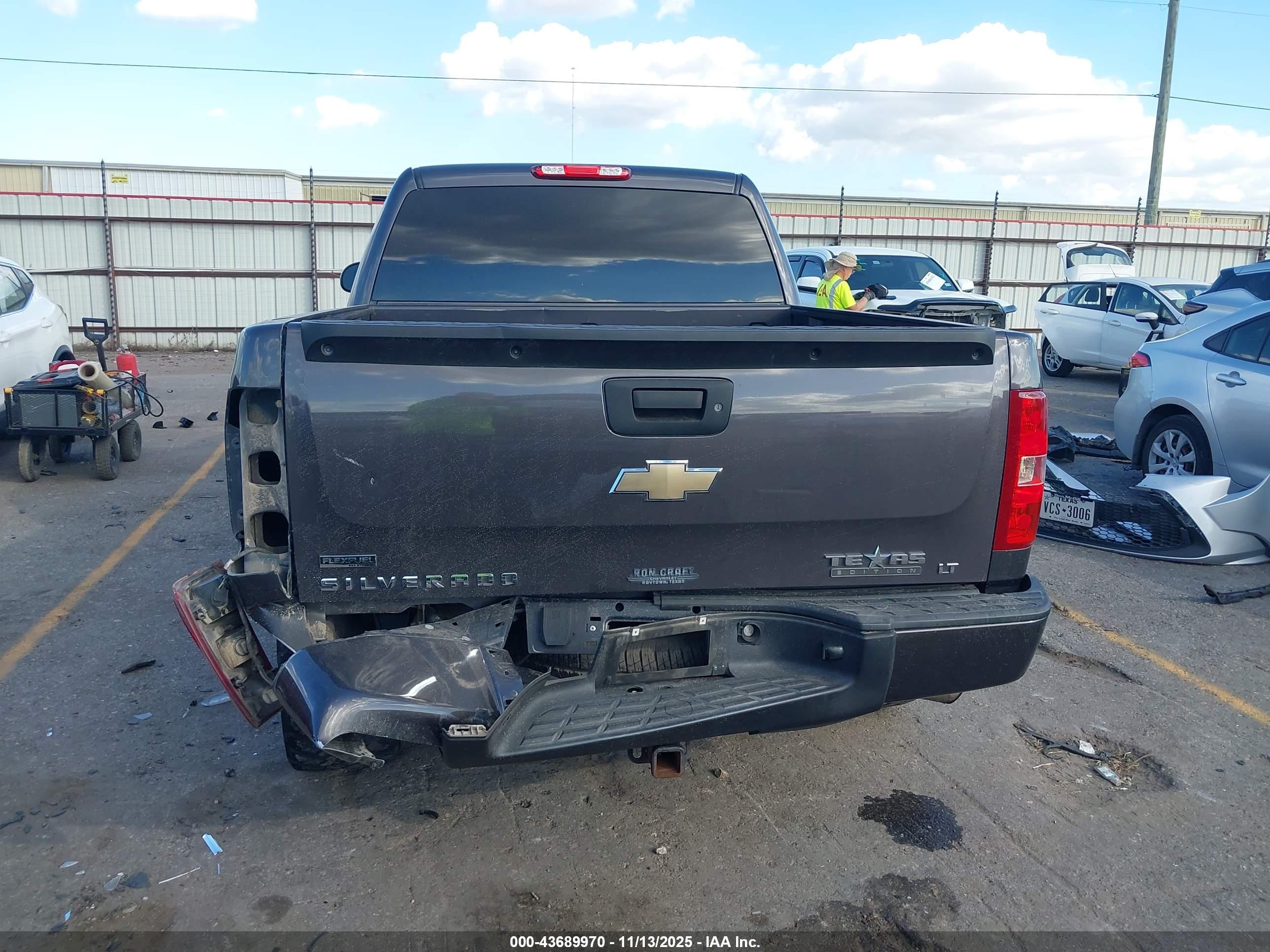 CHEVROLET SILVERADO image 6