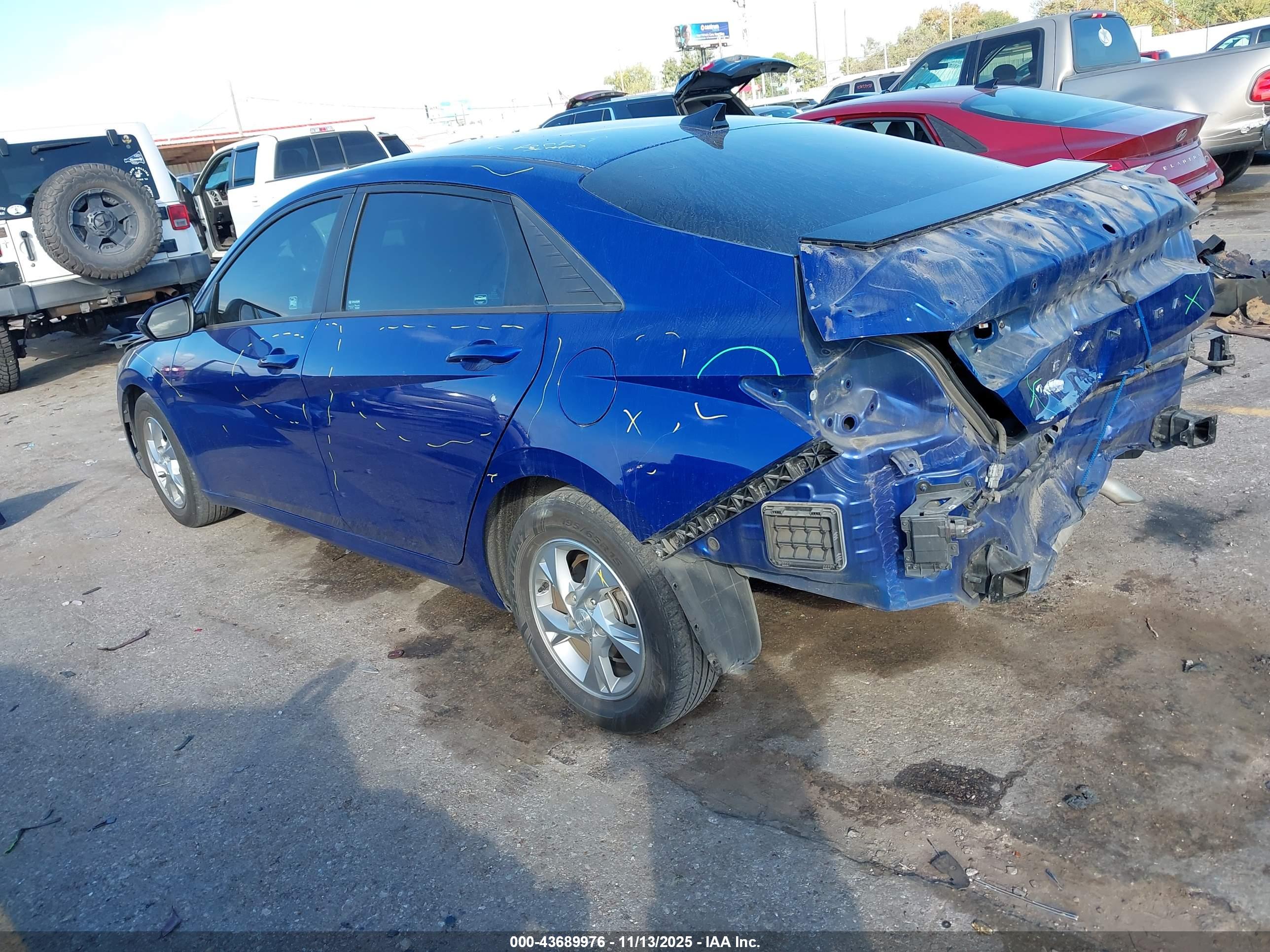 HYUNDAI ELANTRA image 3