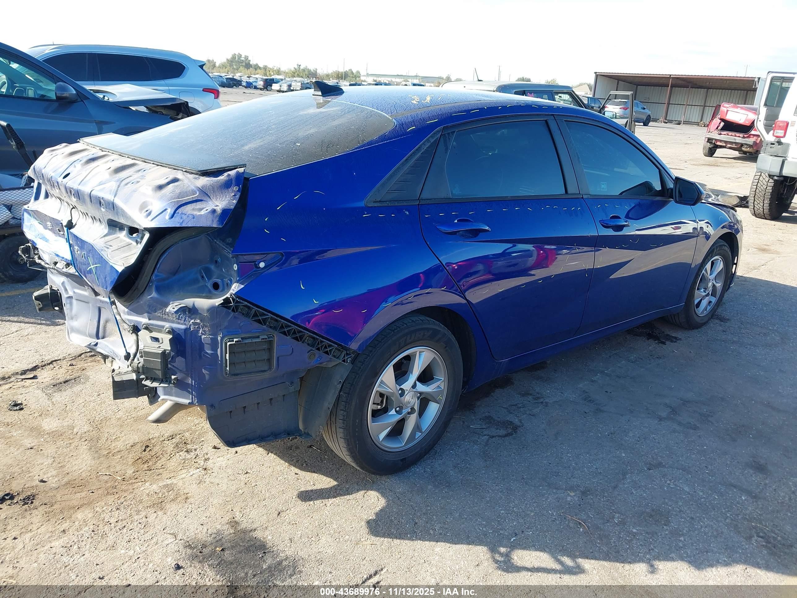 HYUNDAI ELANTRA image 4