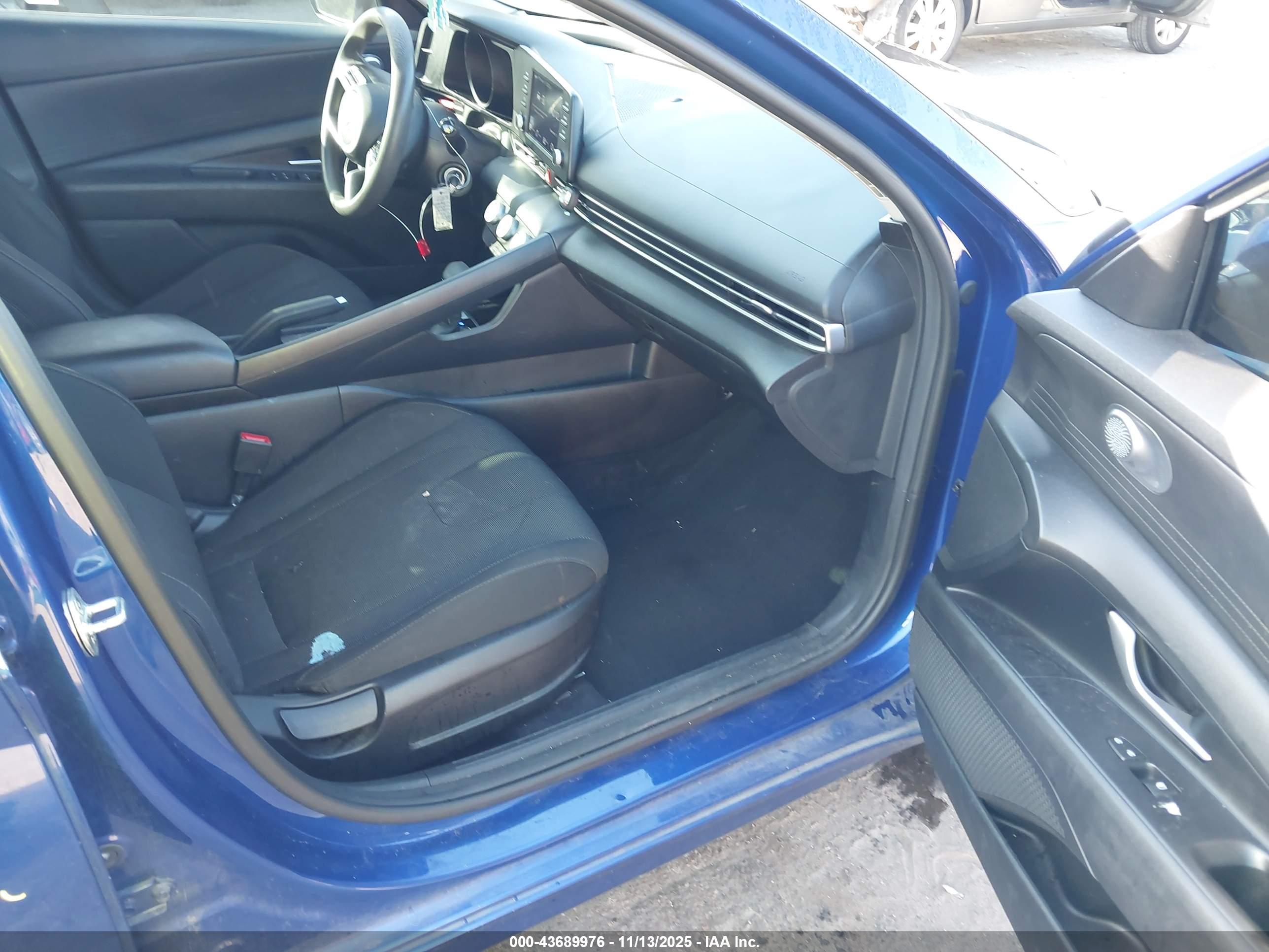 HYUNDAI ELANTRA image 5