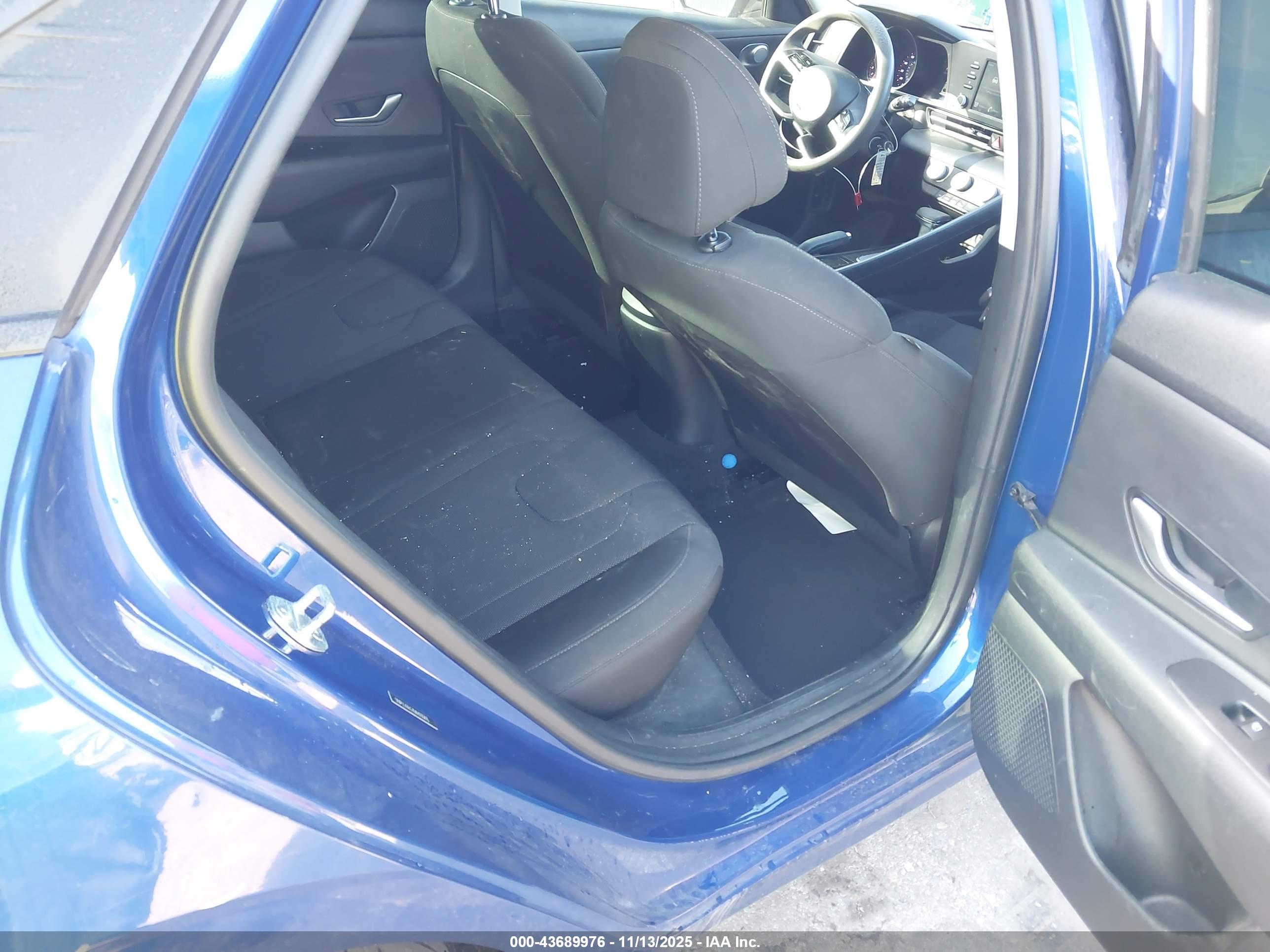 HYUNDAI ELANTRA image 8
