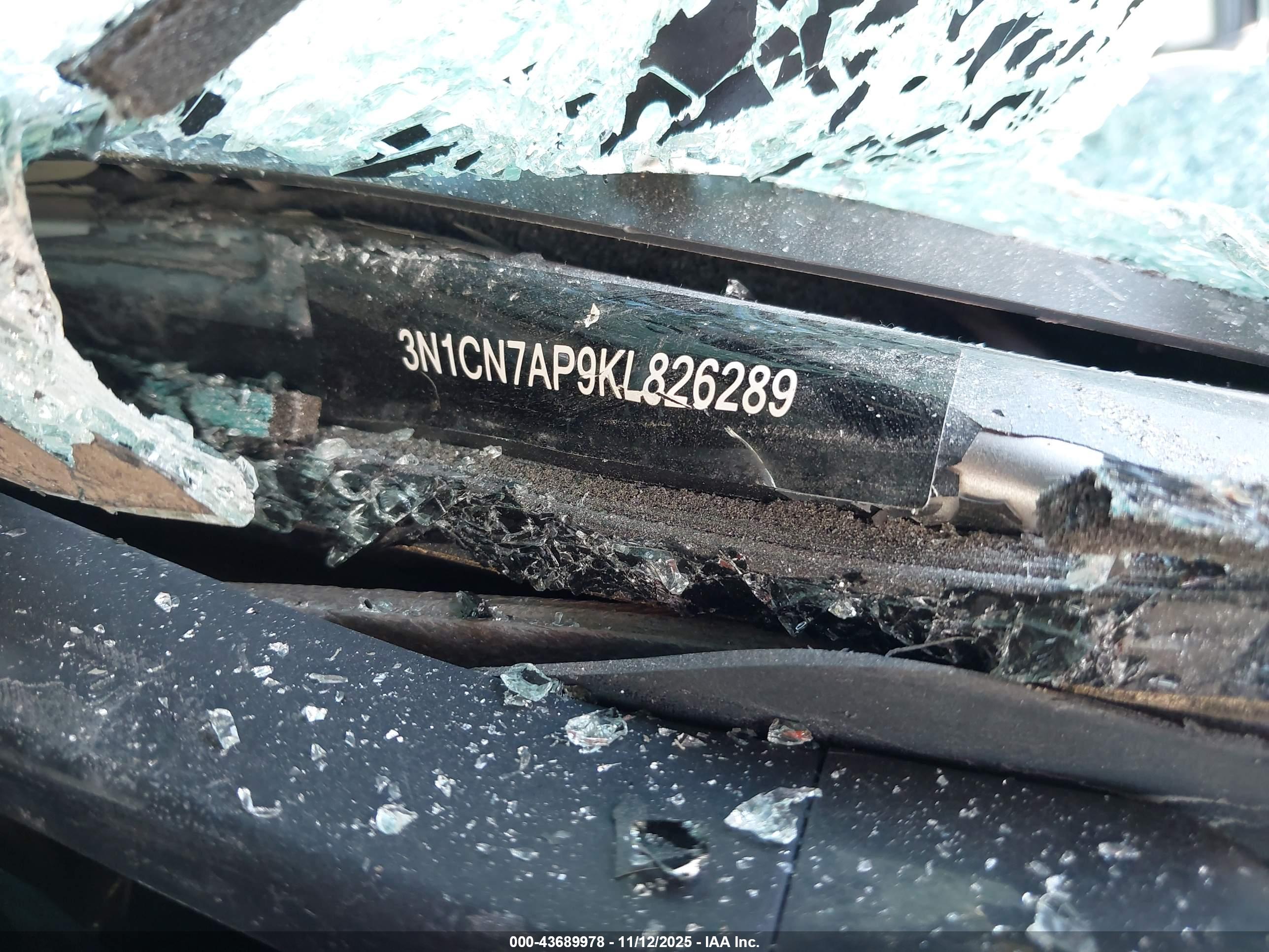 NISSAN VERSA image 9
