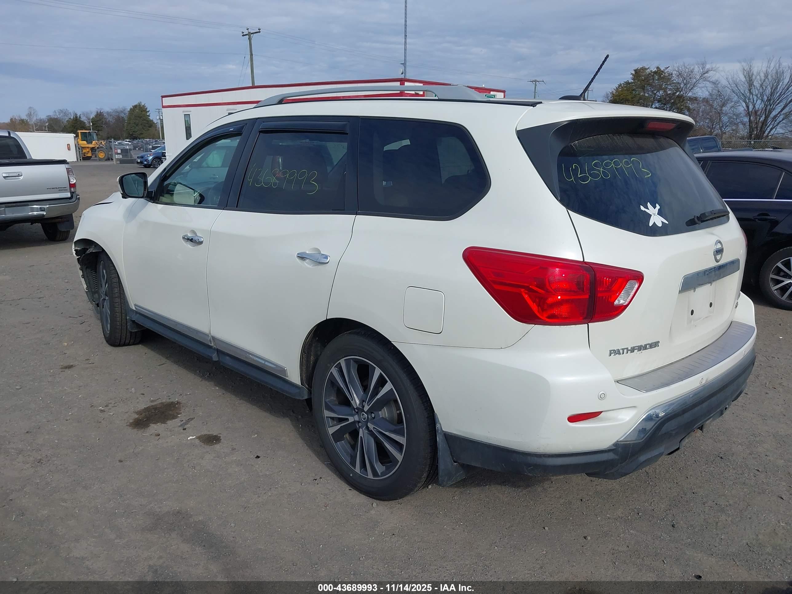 NISSAN PATHFINDER image 3