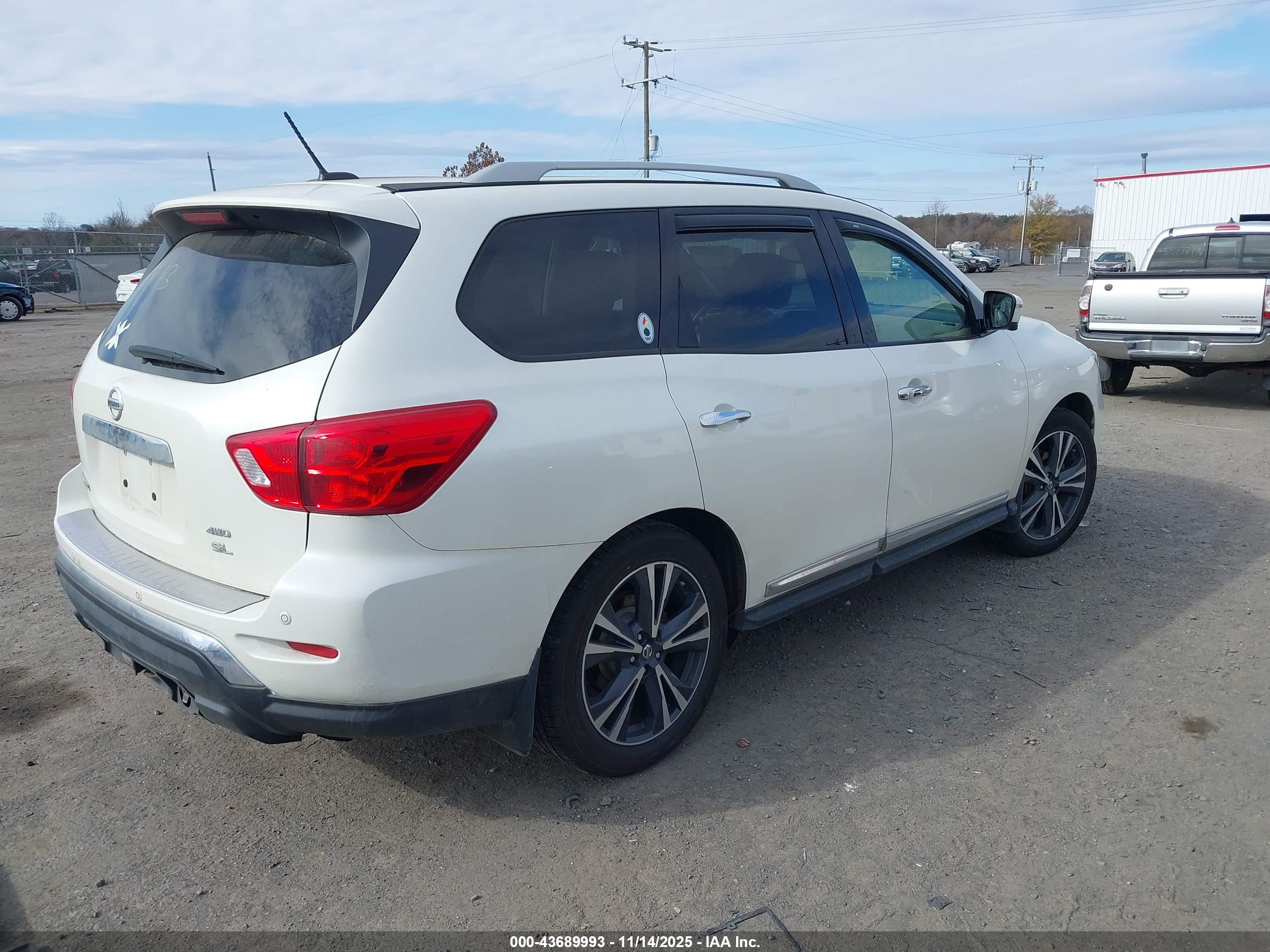 NISSAN PATHFINDER image 4