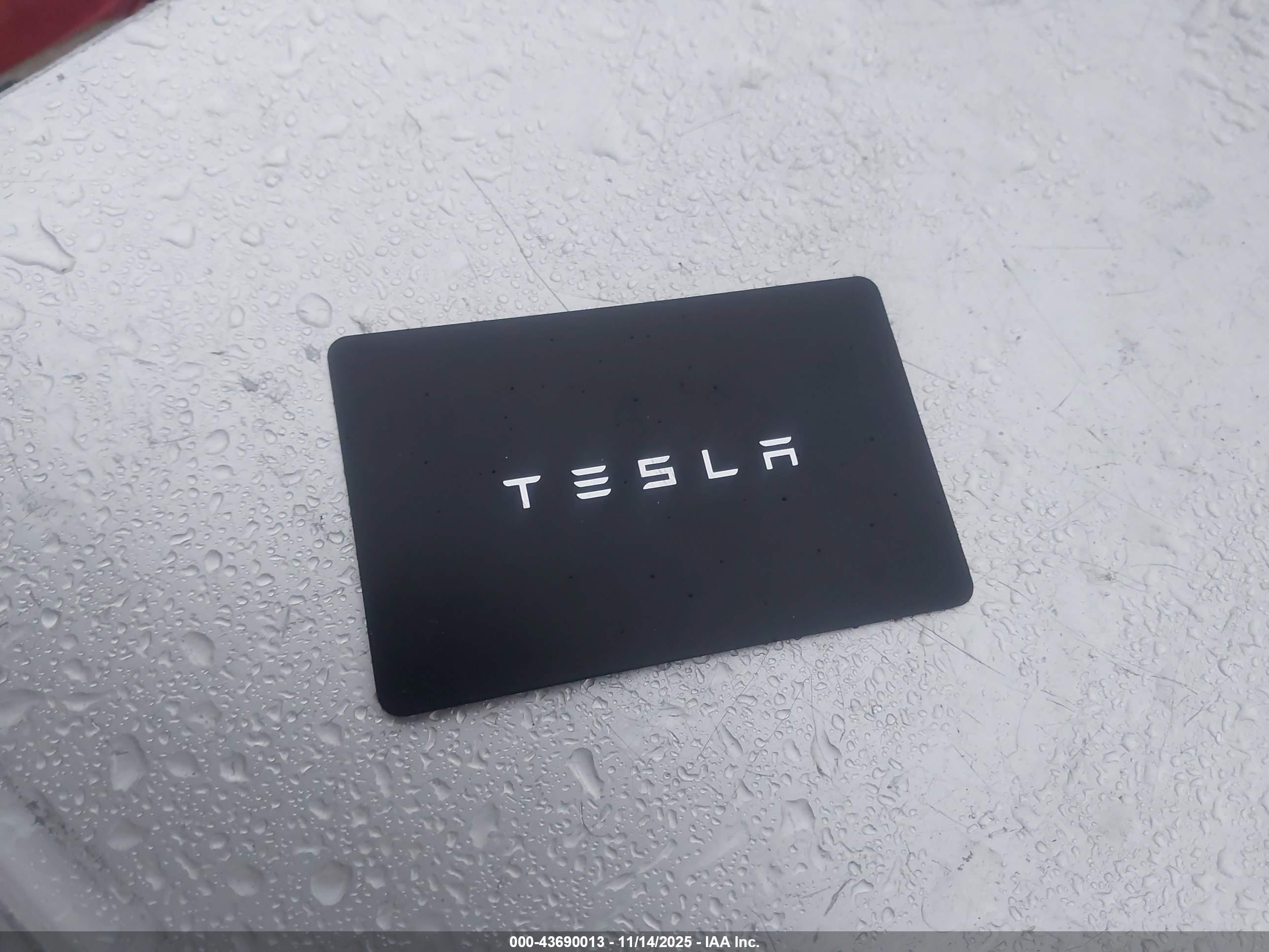 TESLA MODEL image 11