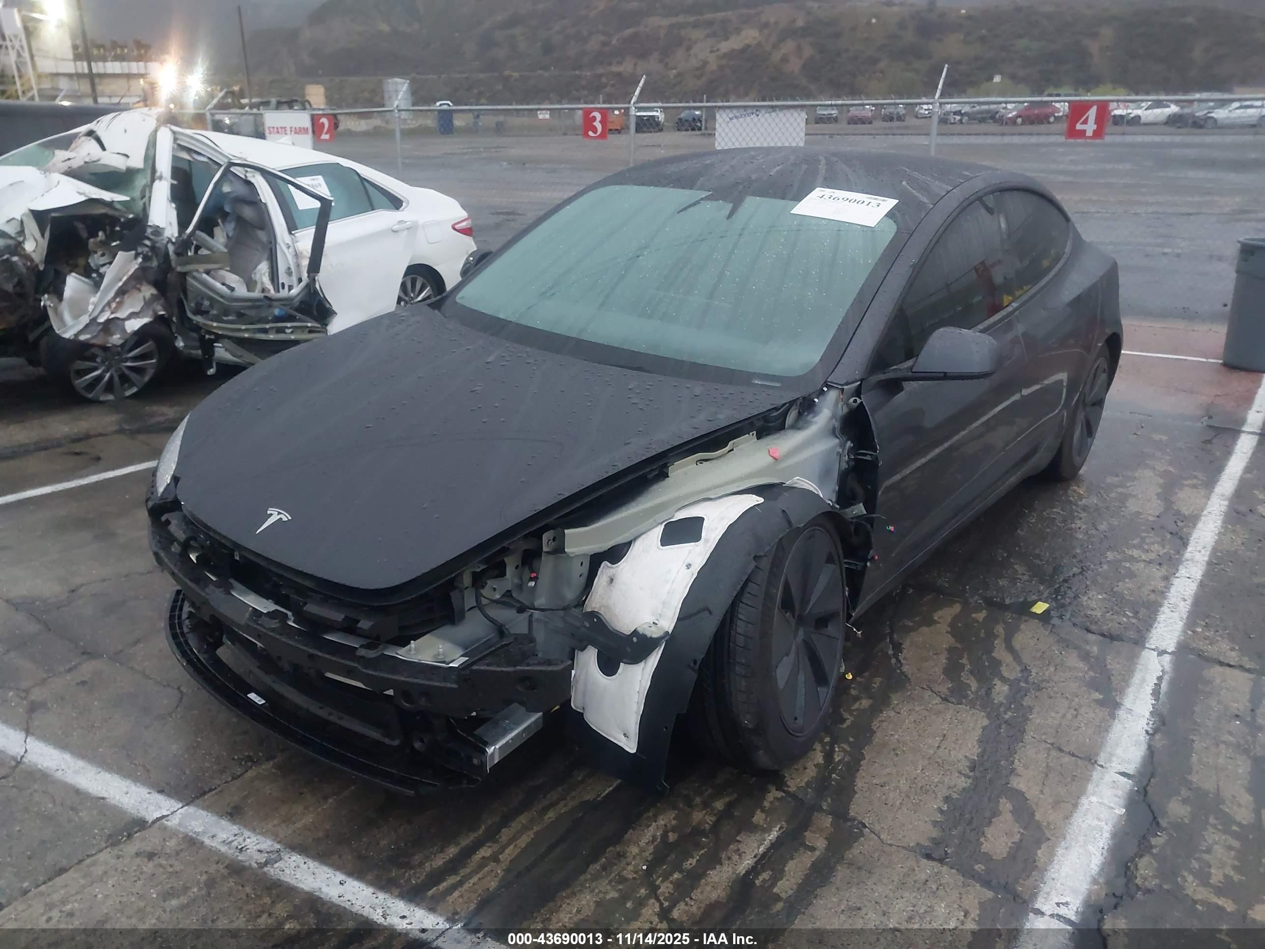 TESLA MODEL image 2