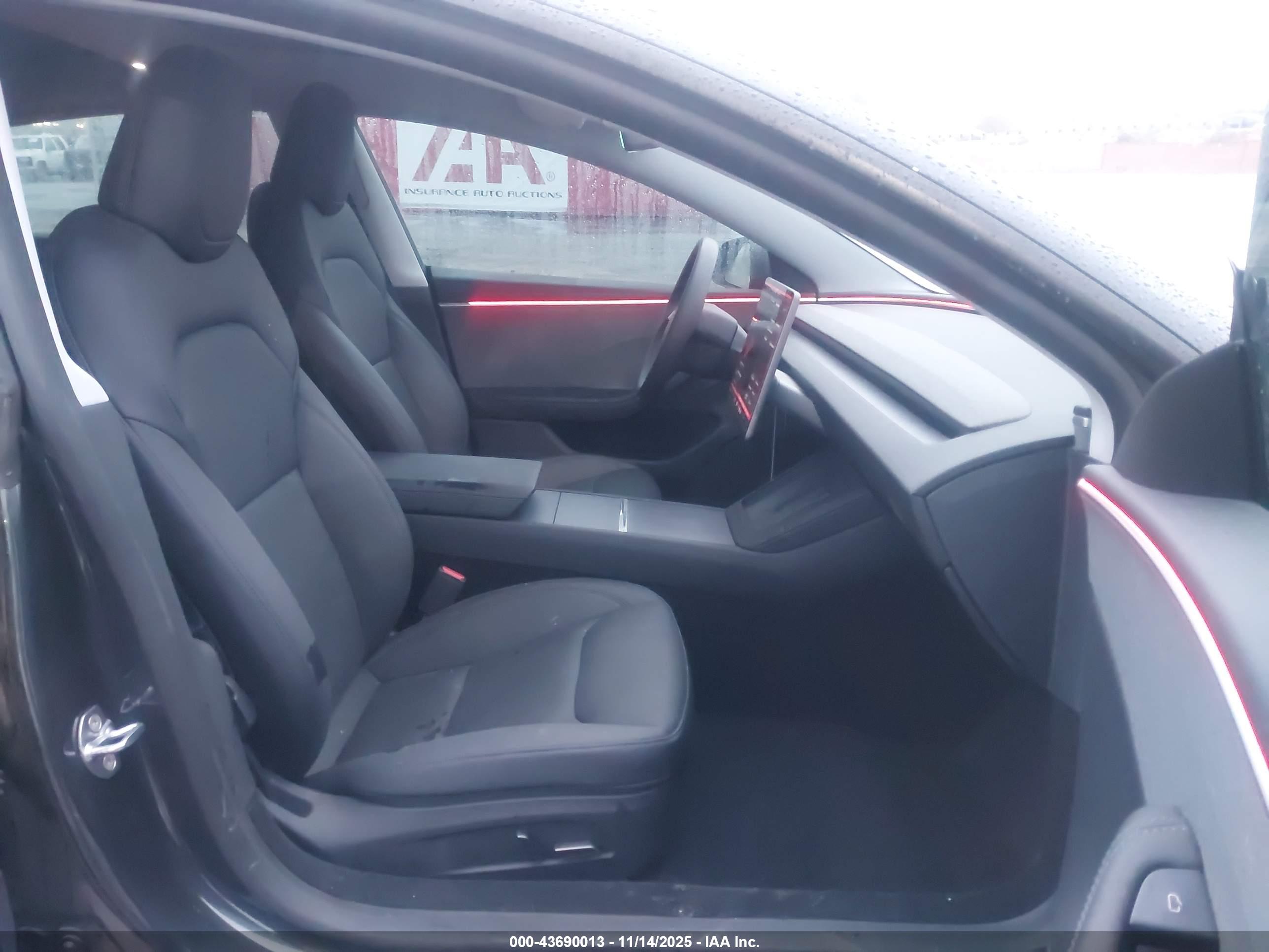 TESLA MODEL image 5