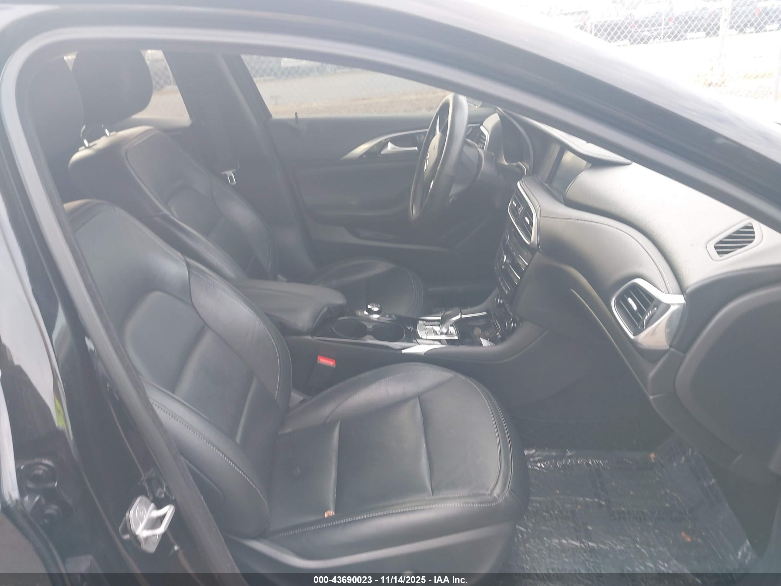 INFINITI QX30 image 5