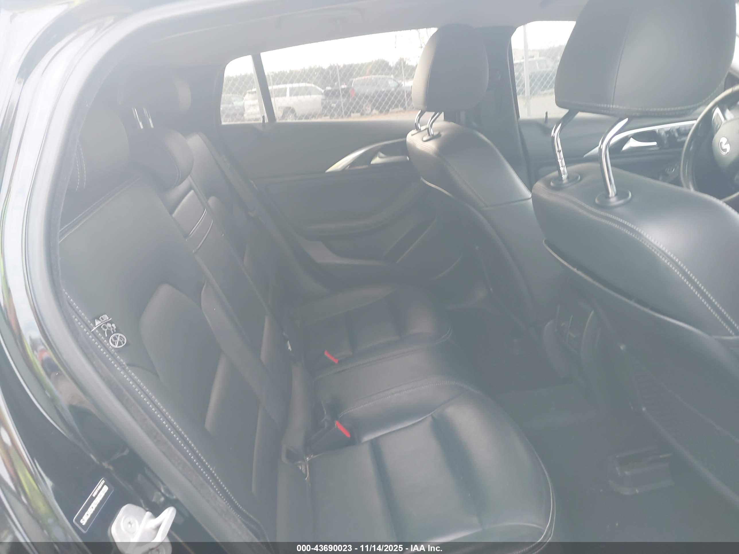INFINITI QX30 image 8