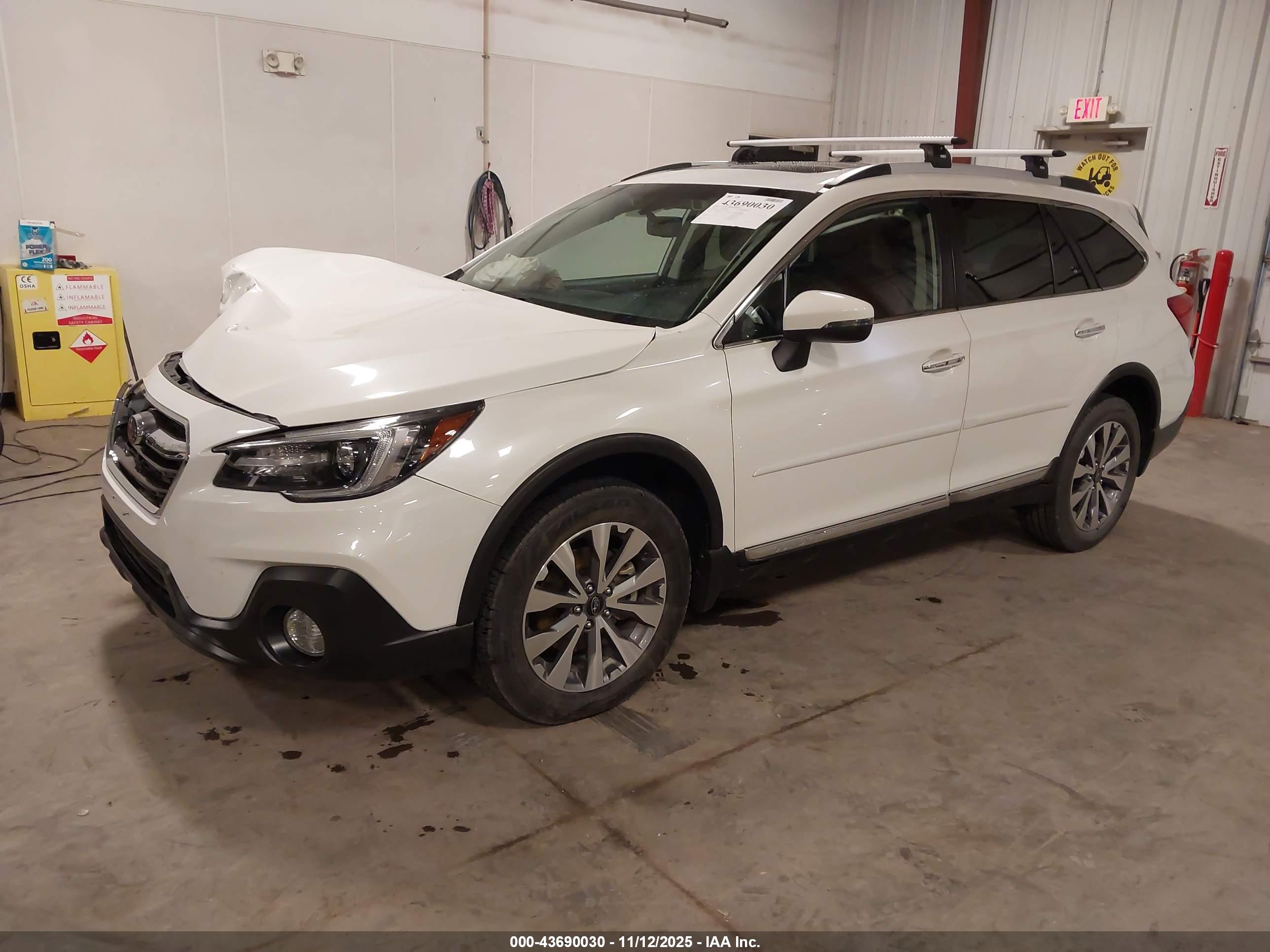 SUBARU OUTBACK image 2