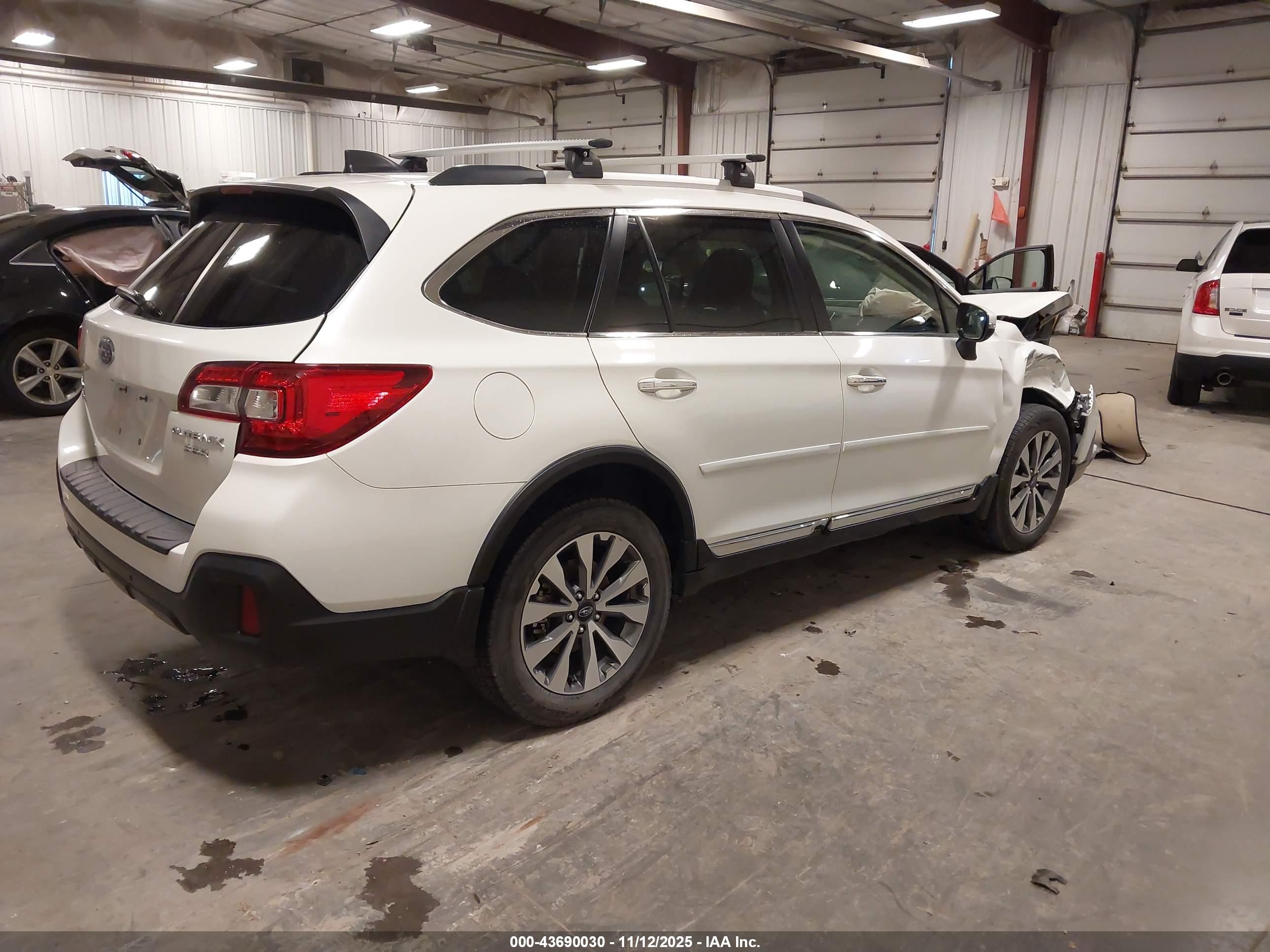 SUBARU OUTBACK image 4