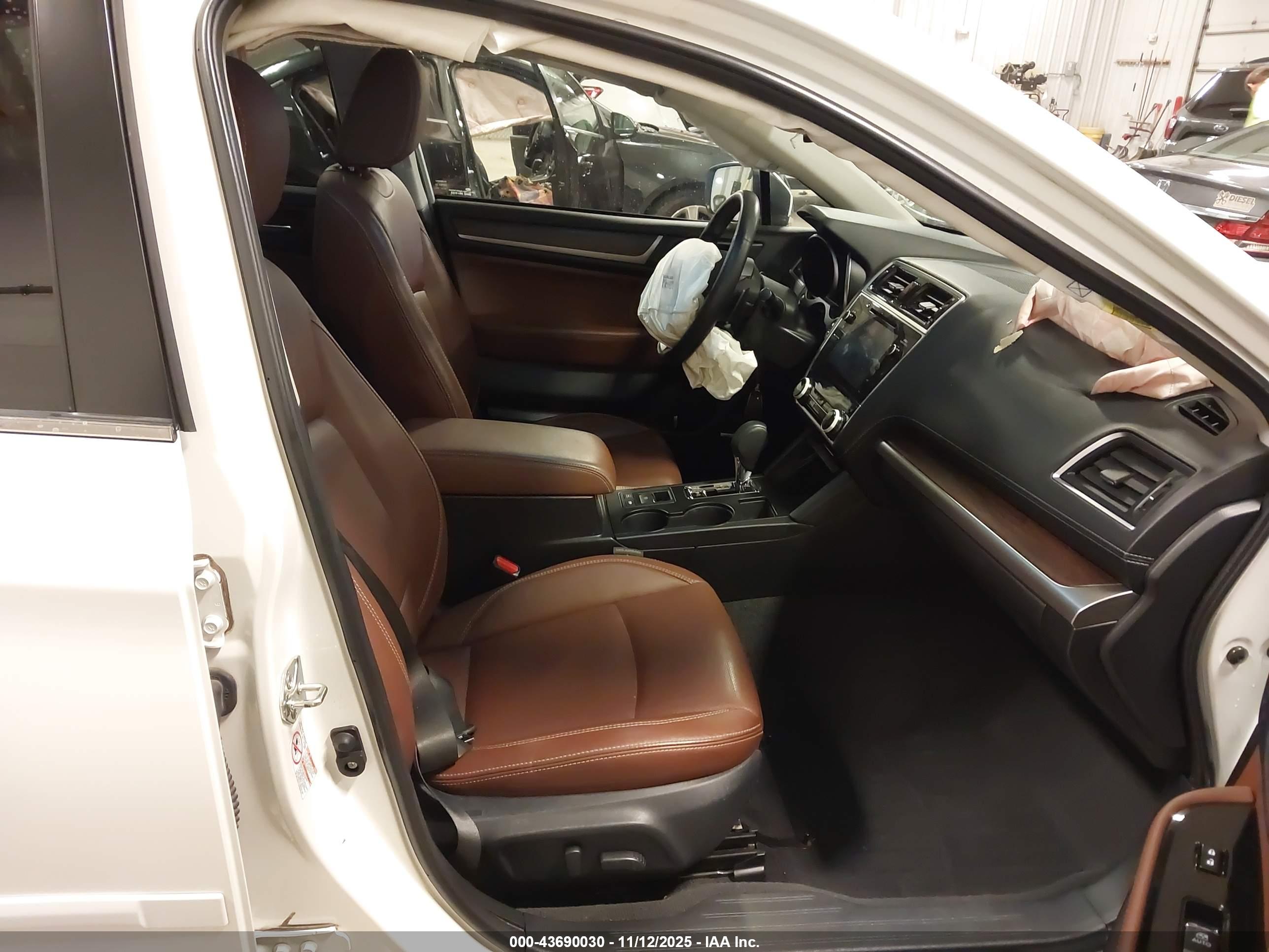 SUBARU OUTBACK image 5