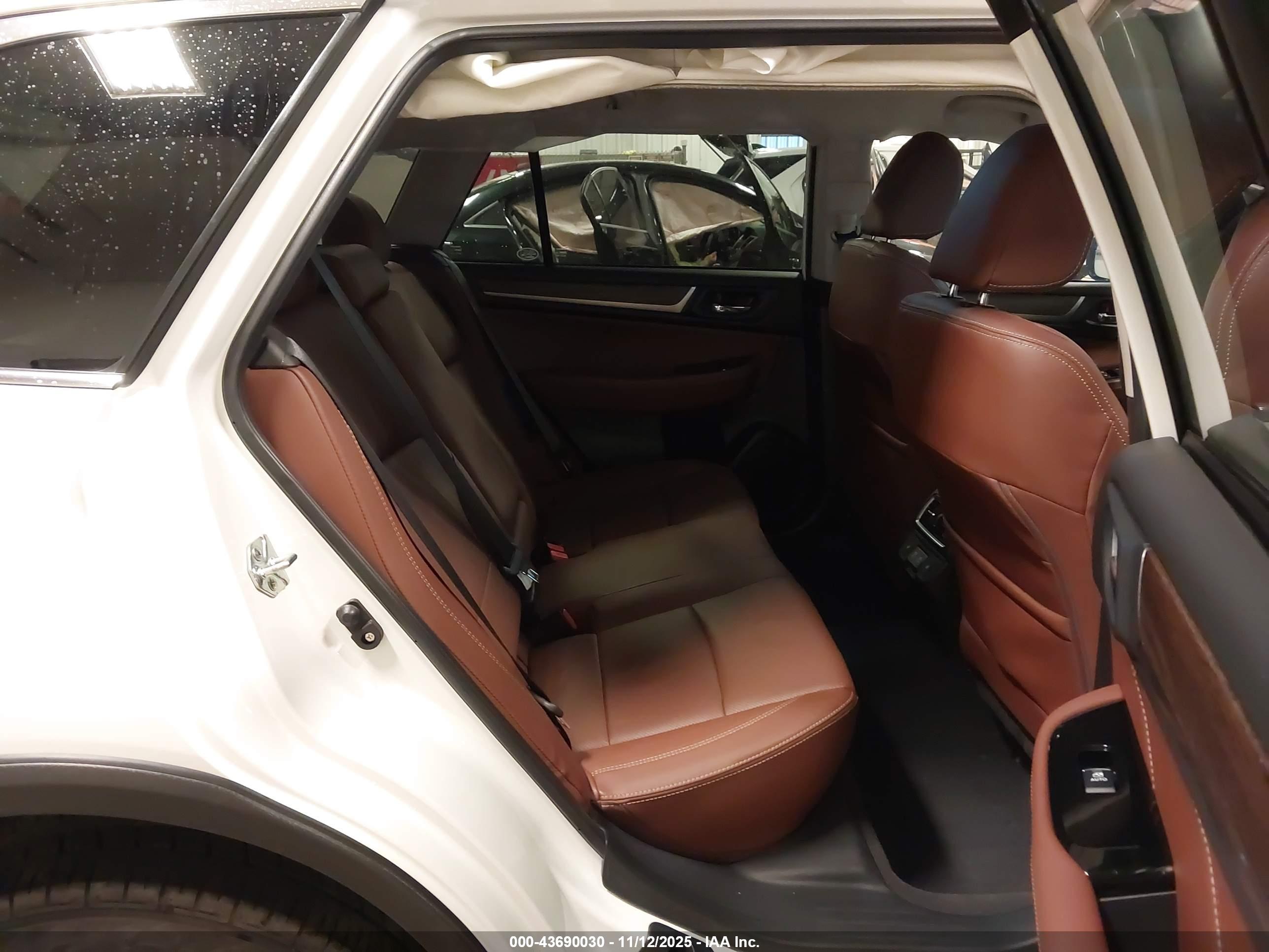 SUBARU OUTBACK image 8