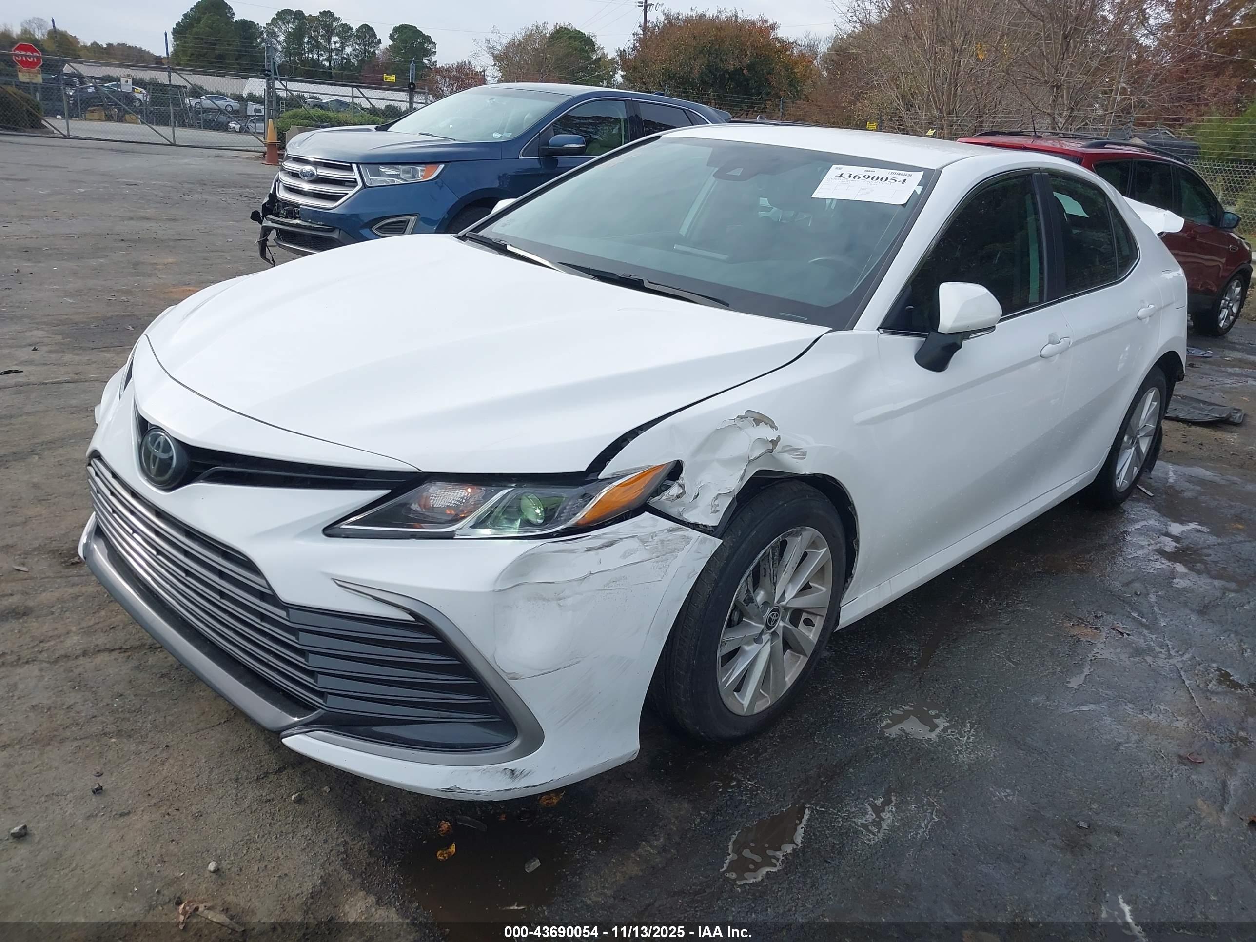 TOYOTA CAMRY image 2
