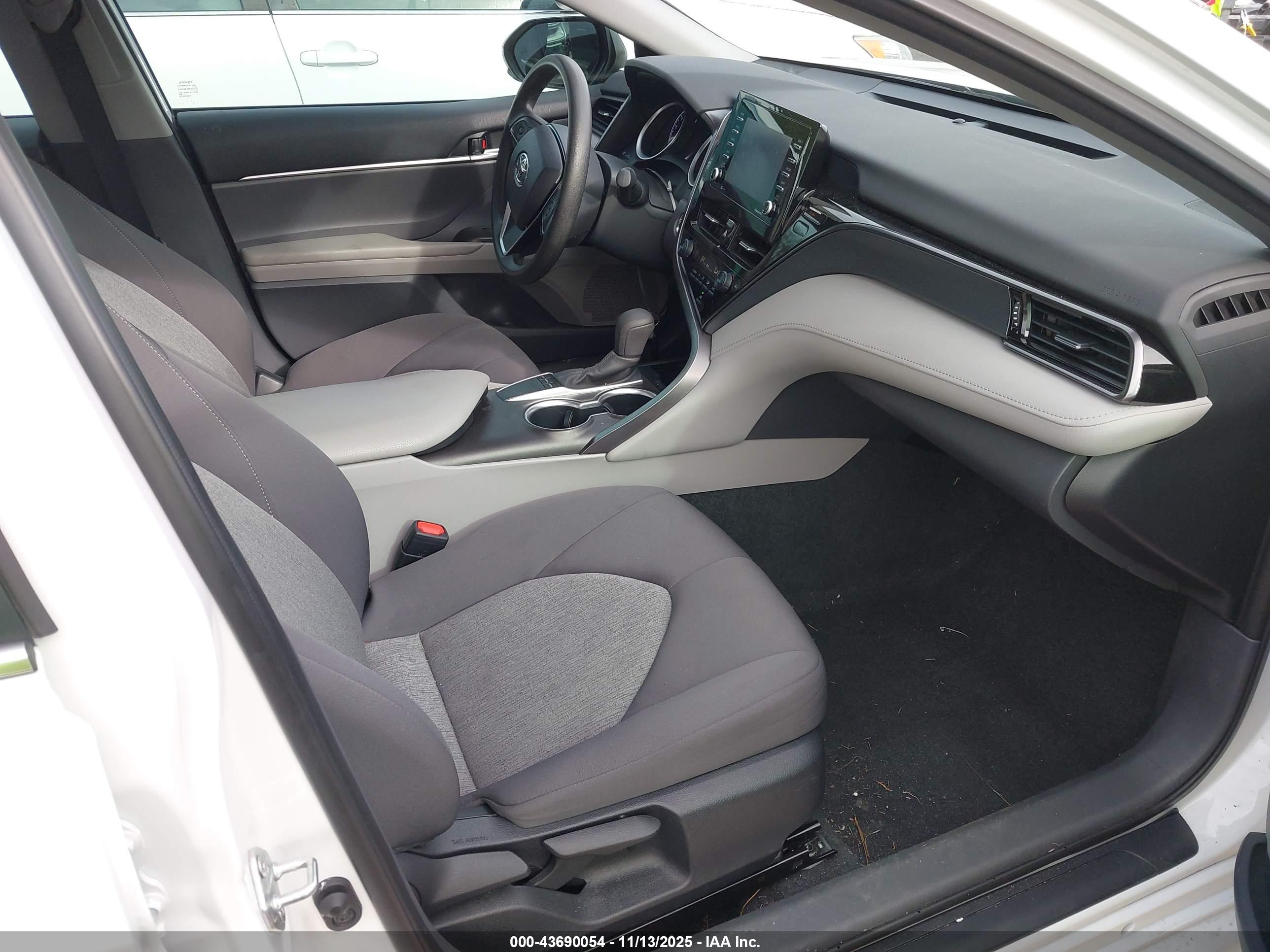 TOYOTA CAMRY image 5