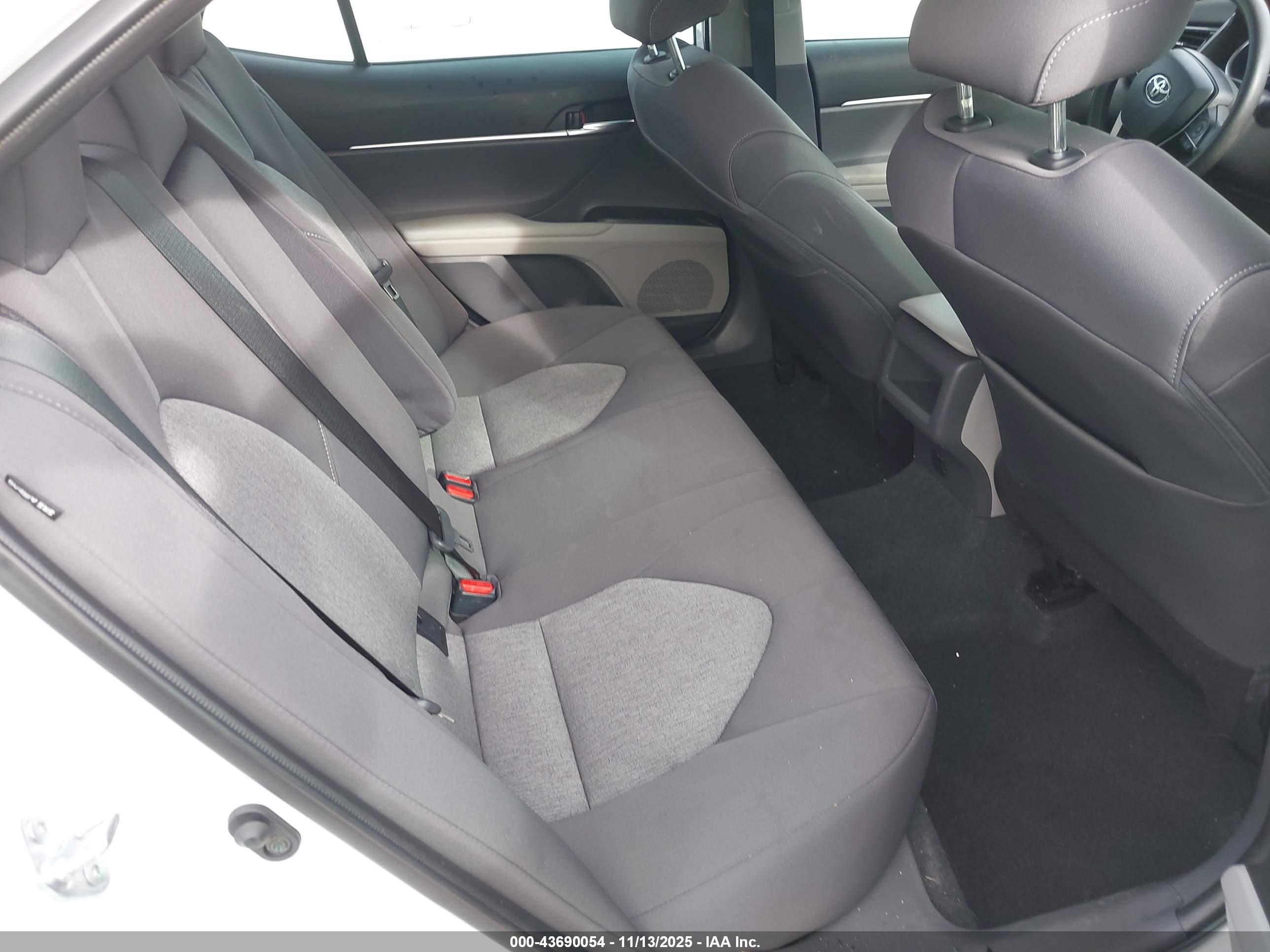 TOYOTA CAMRY image 8