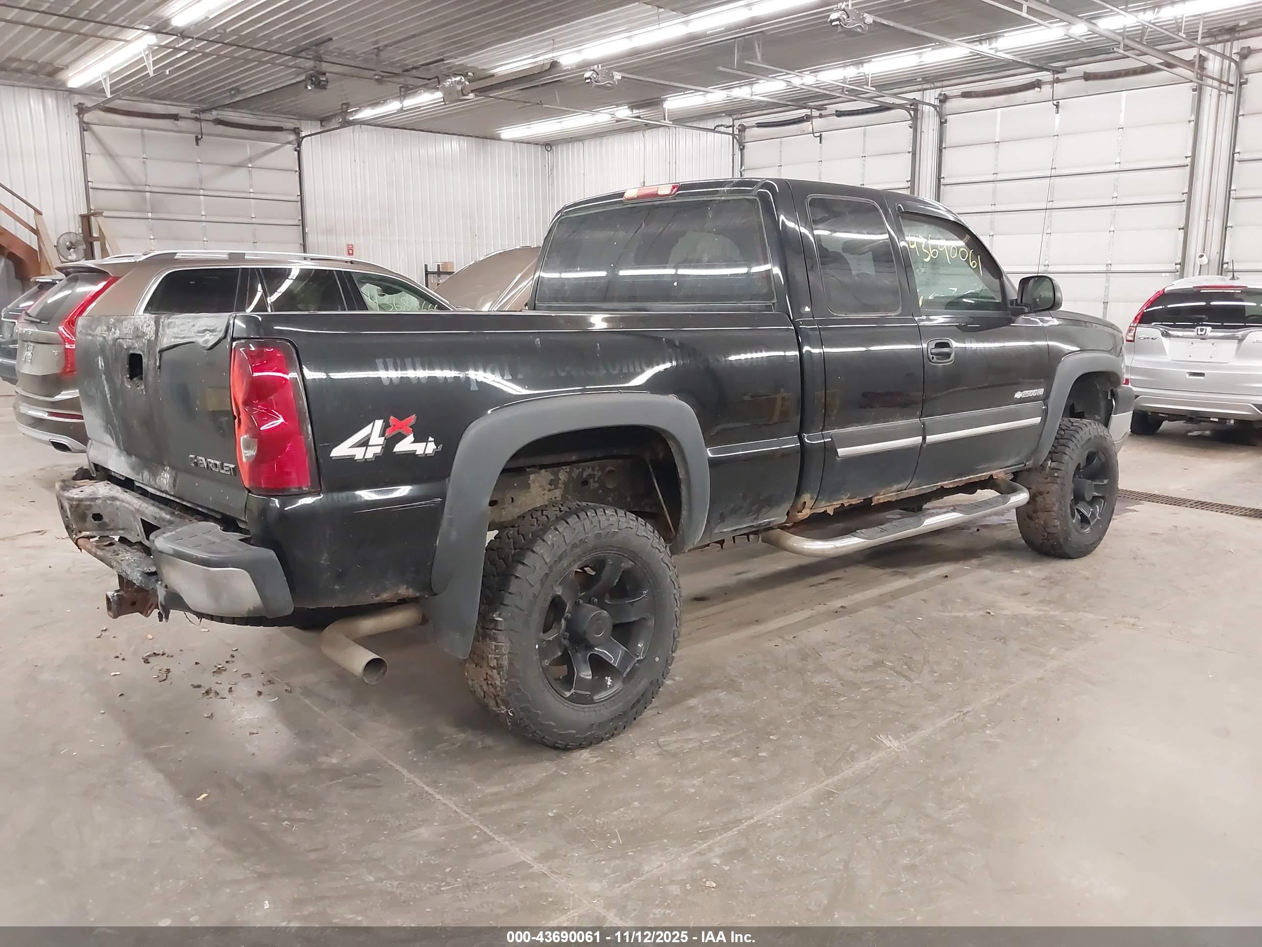 CHEVROLET SILVERADO image 4