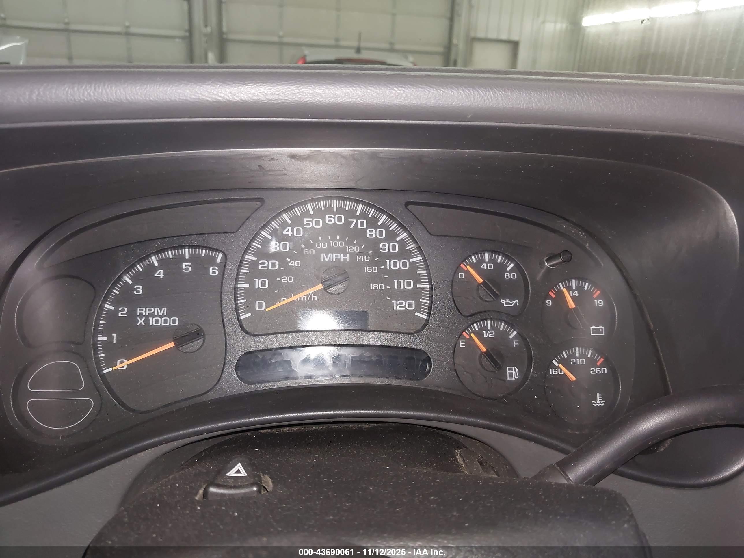CHEVROLET SILVERADO image 7
