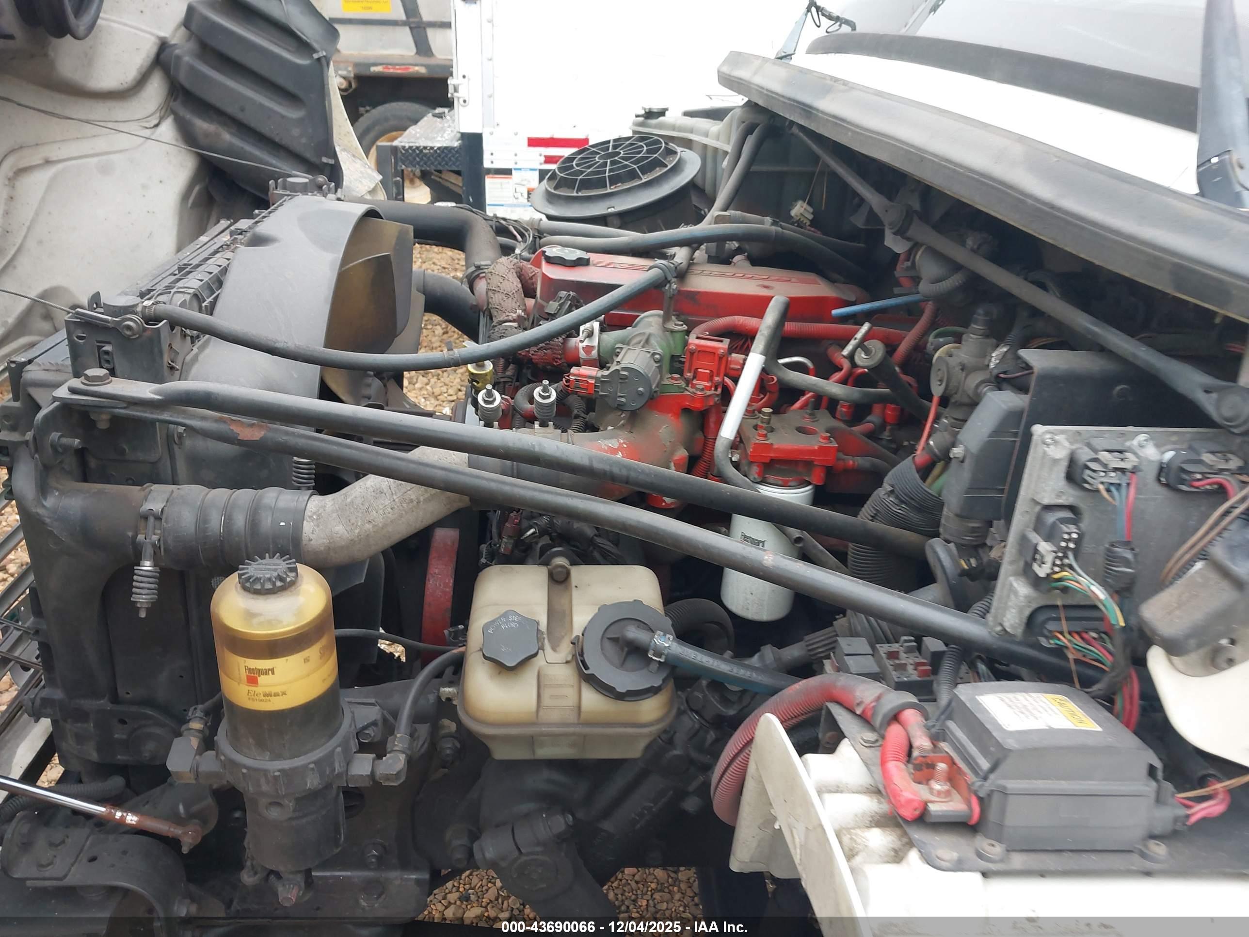 FREIGHTLINER M2 image 10