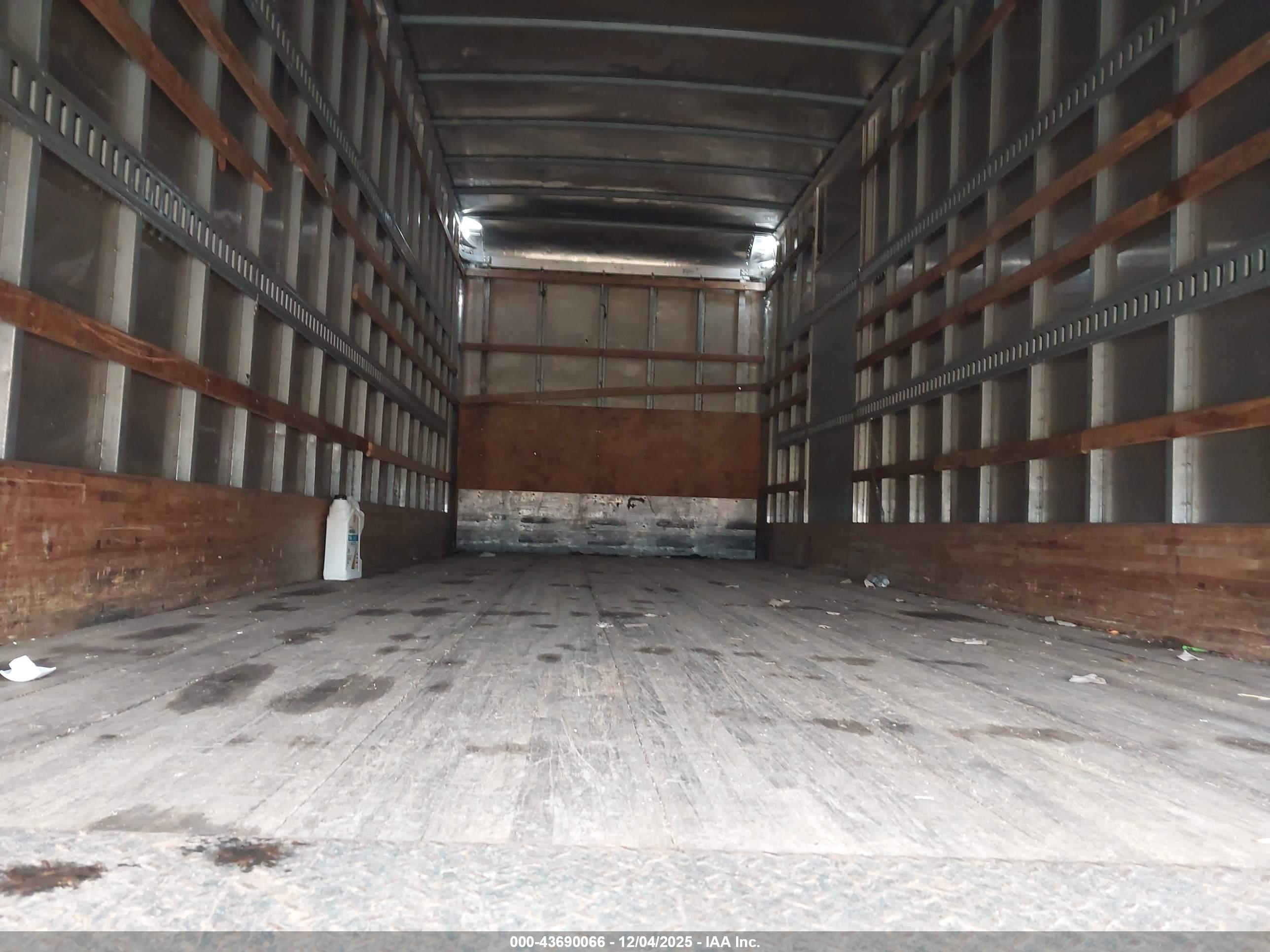 FREIGHTLINER M2 image 8
