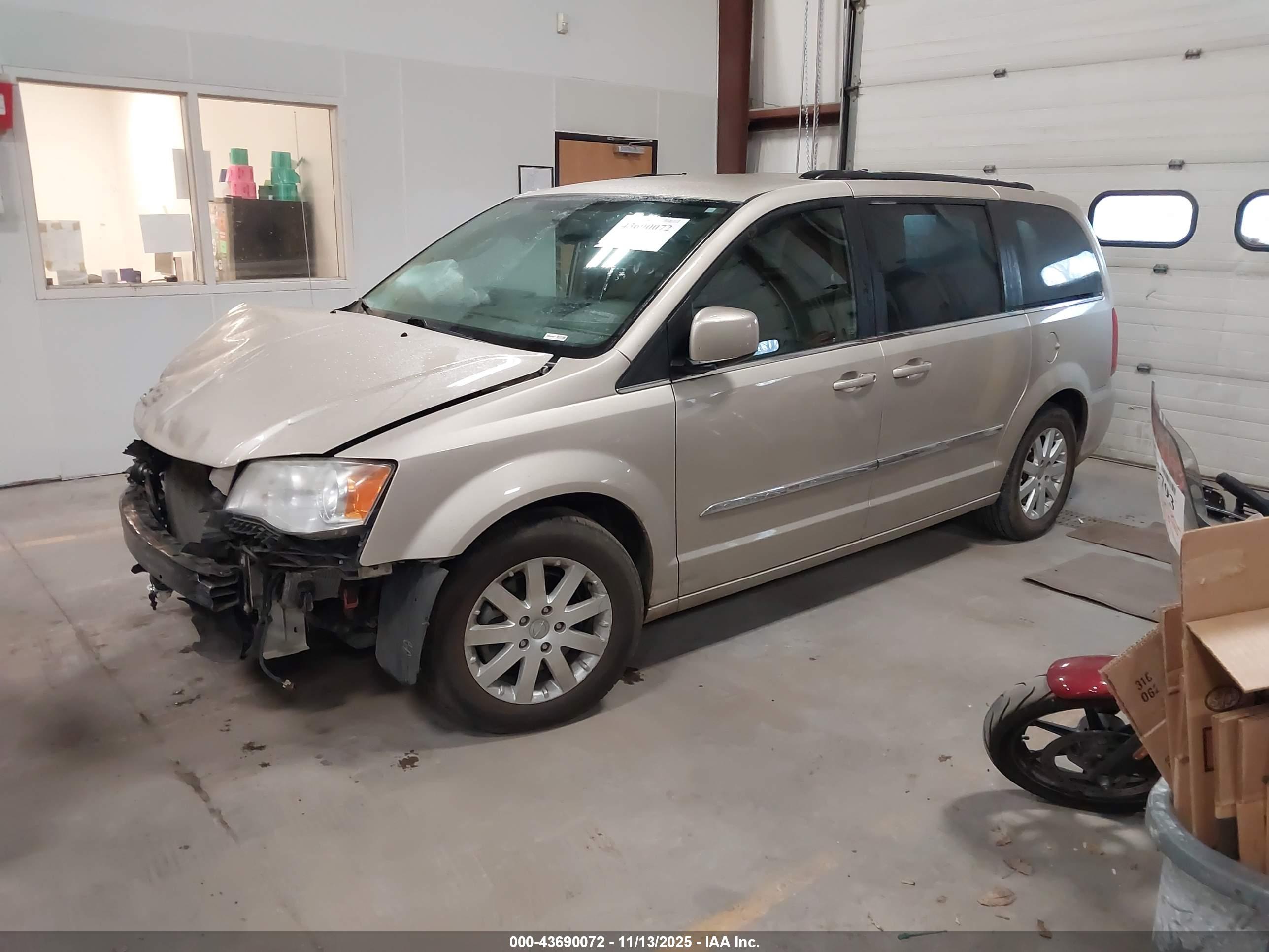 CHRYSLER TOWN image 2