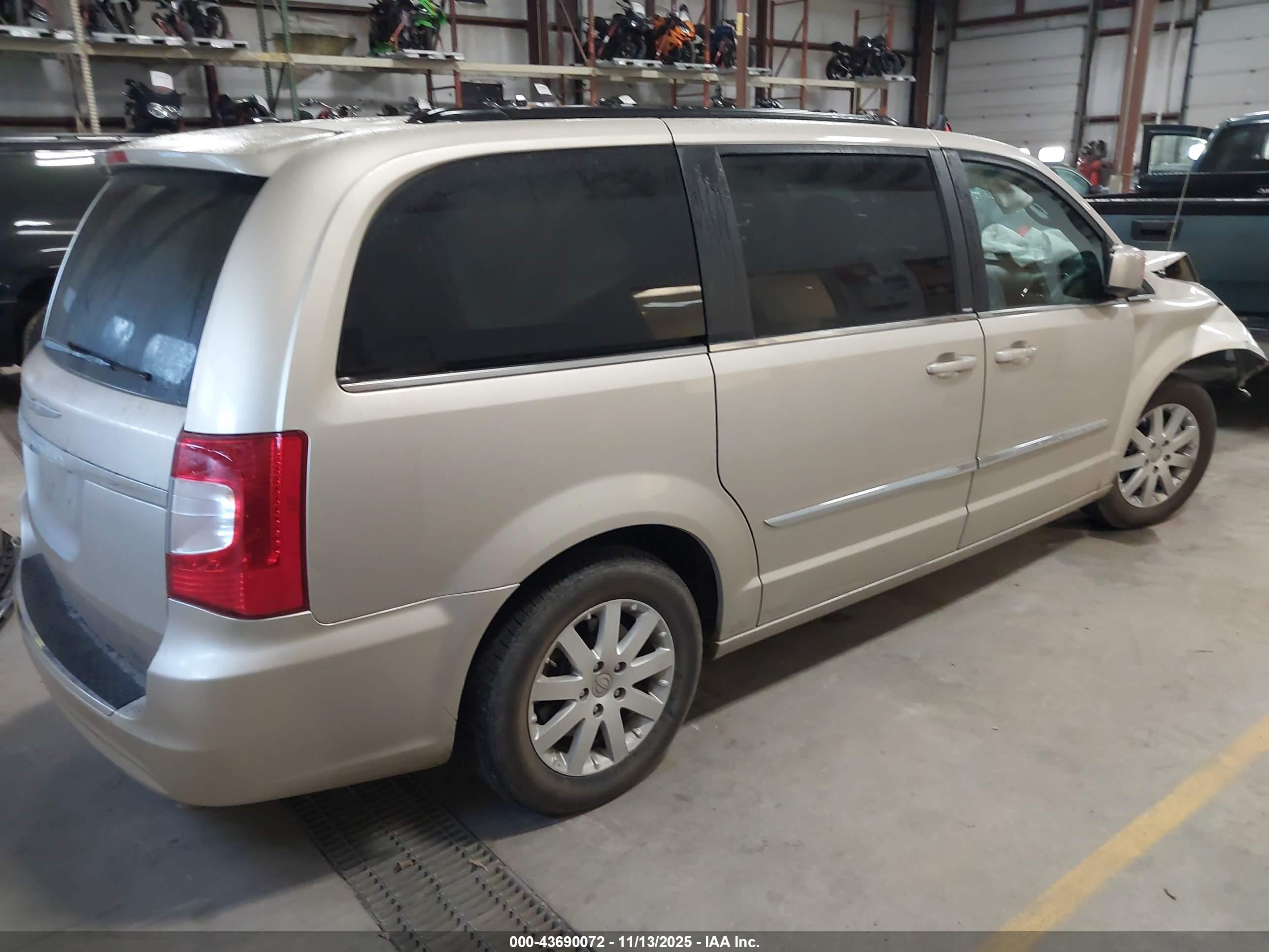 CHRYSLER TOWN image 4