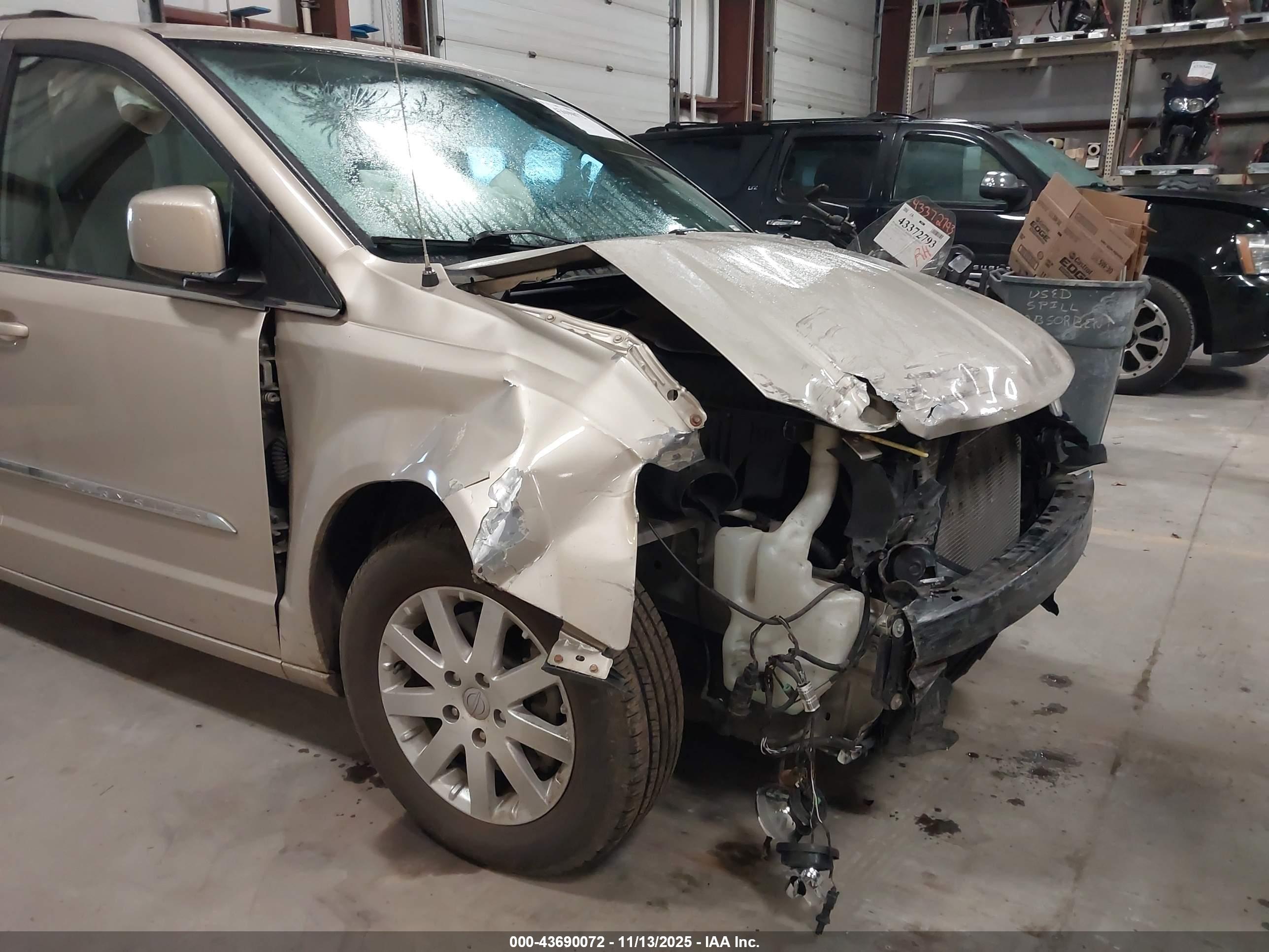 CHRYSLER TOWN image 6