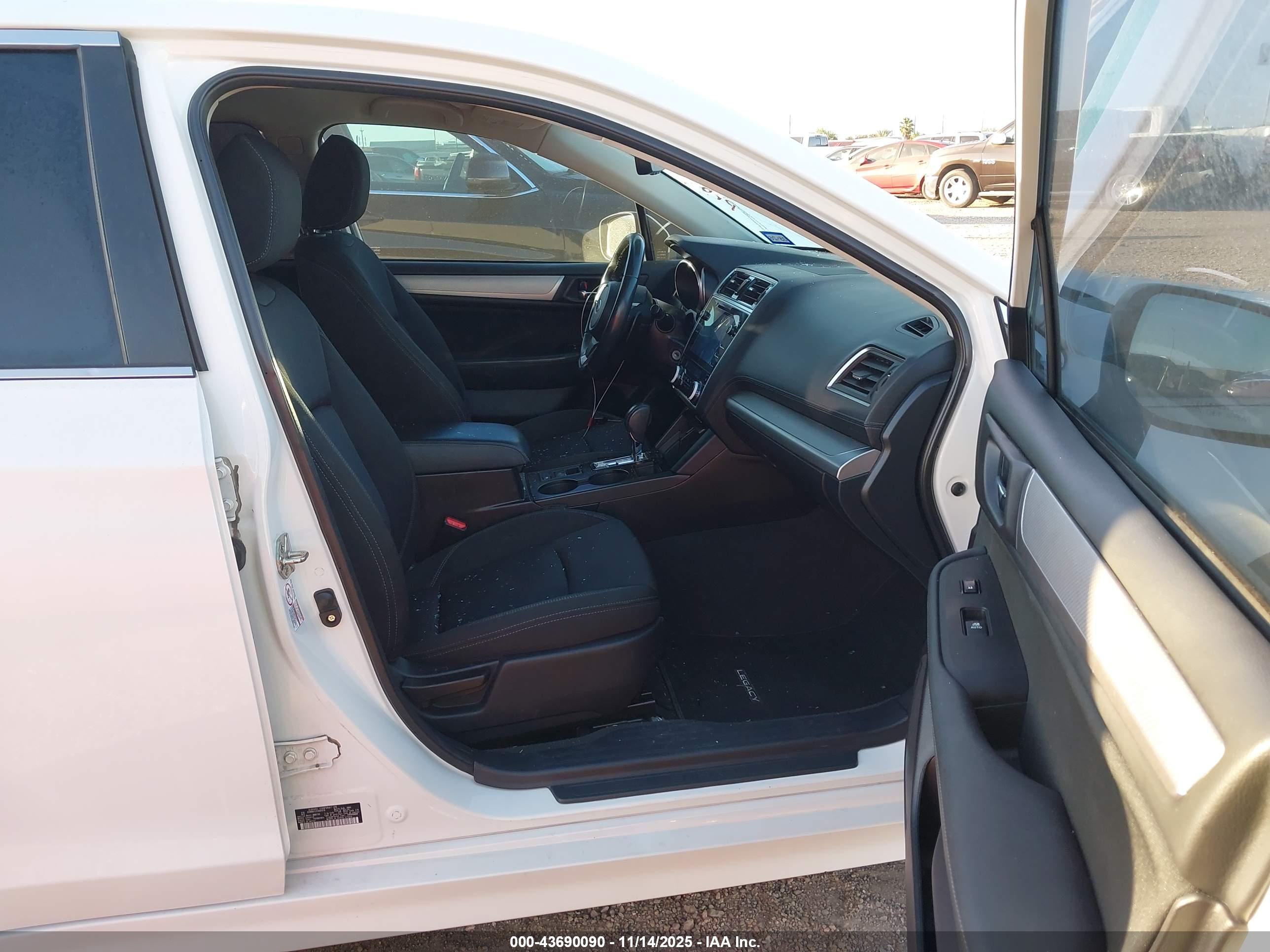 SUBARU LEGACY image 5