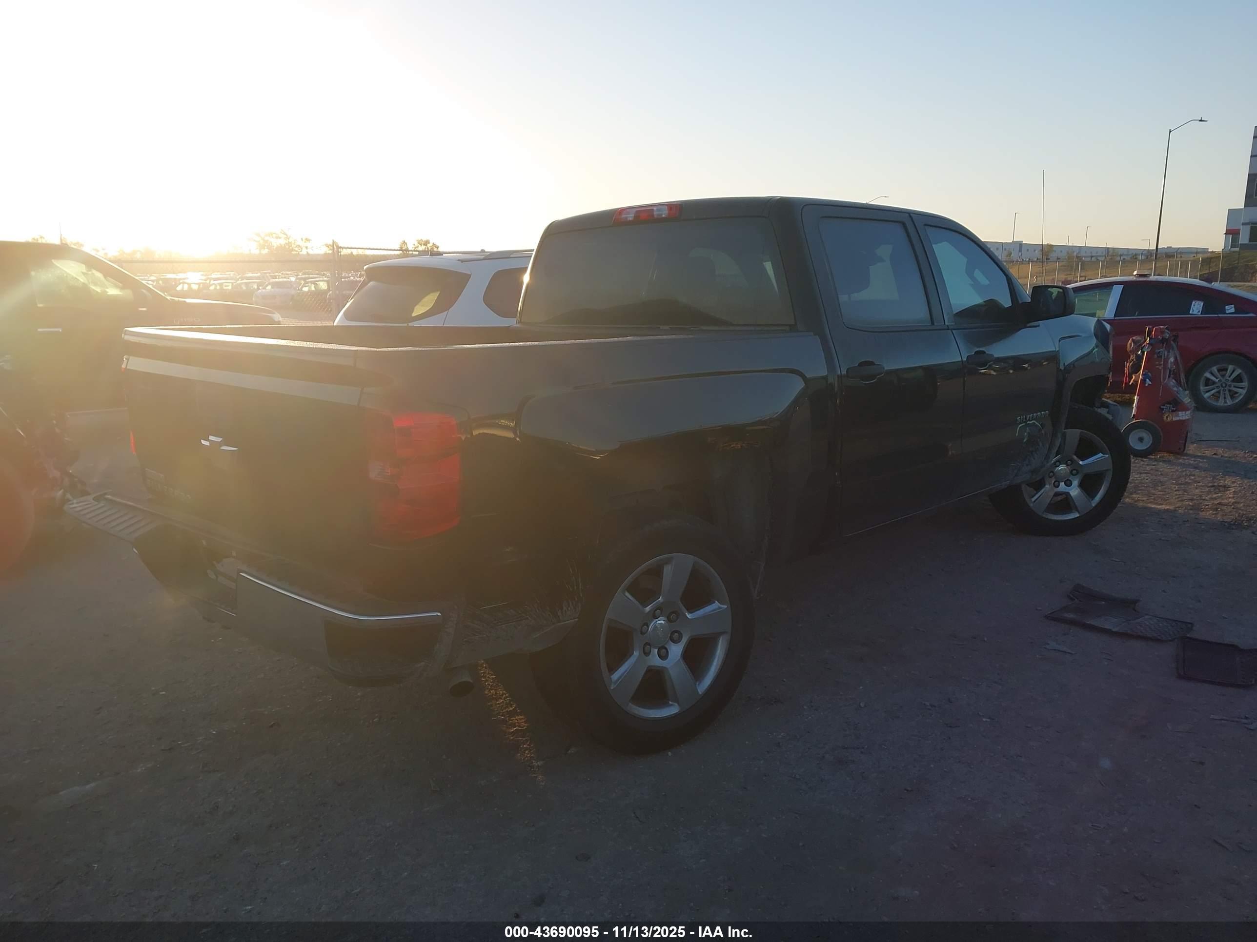 CHEVROLET SILVERADO image 4