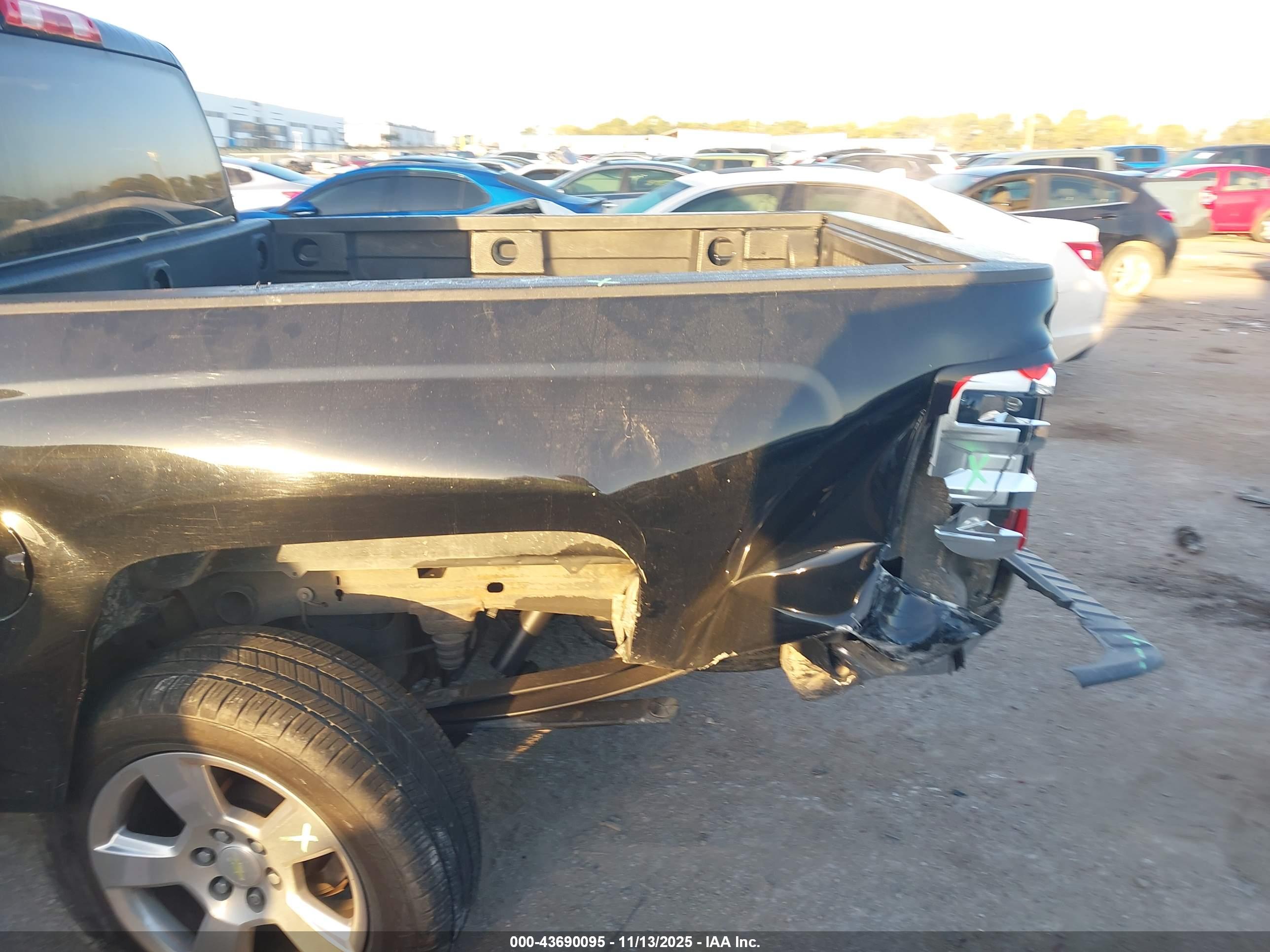 CHEVROLET SILVERADO image 6