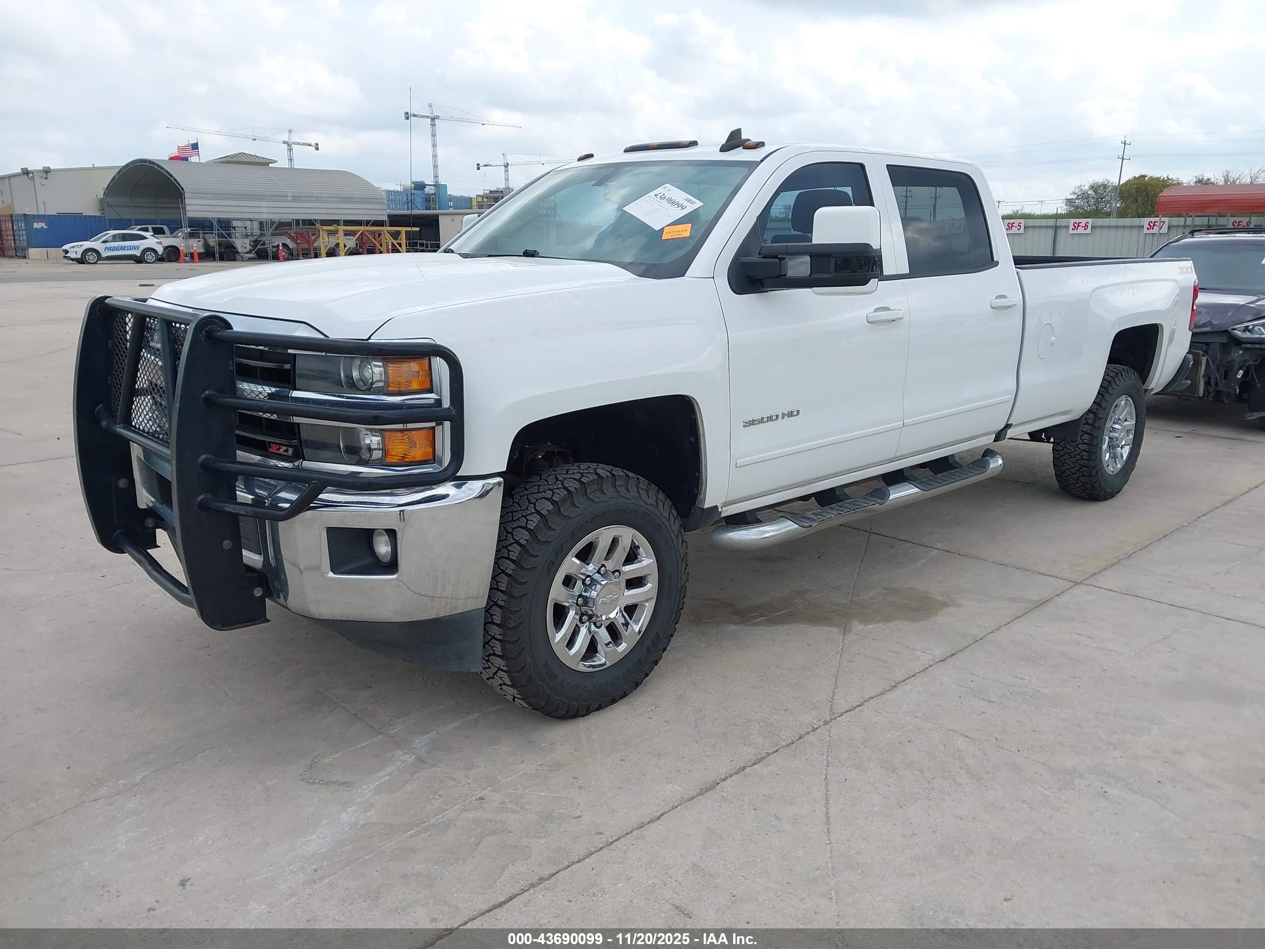CHEVROLET SILVERADO image 2