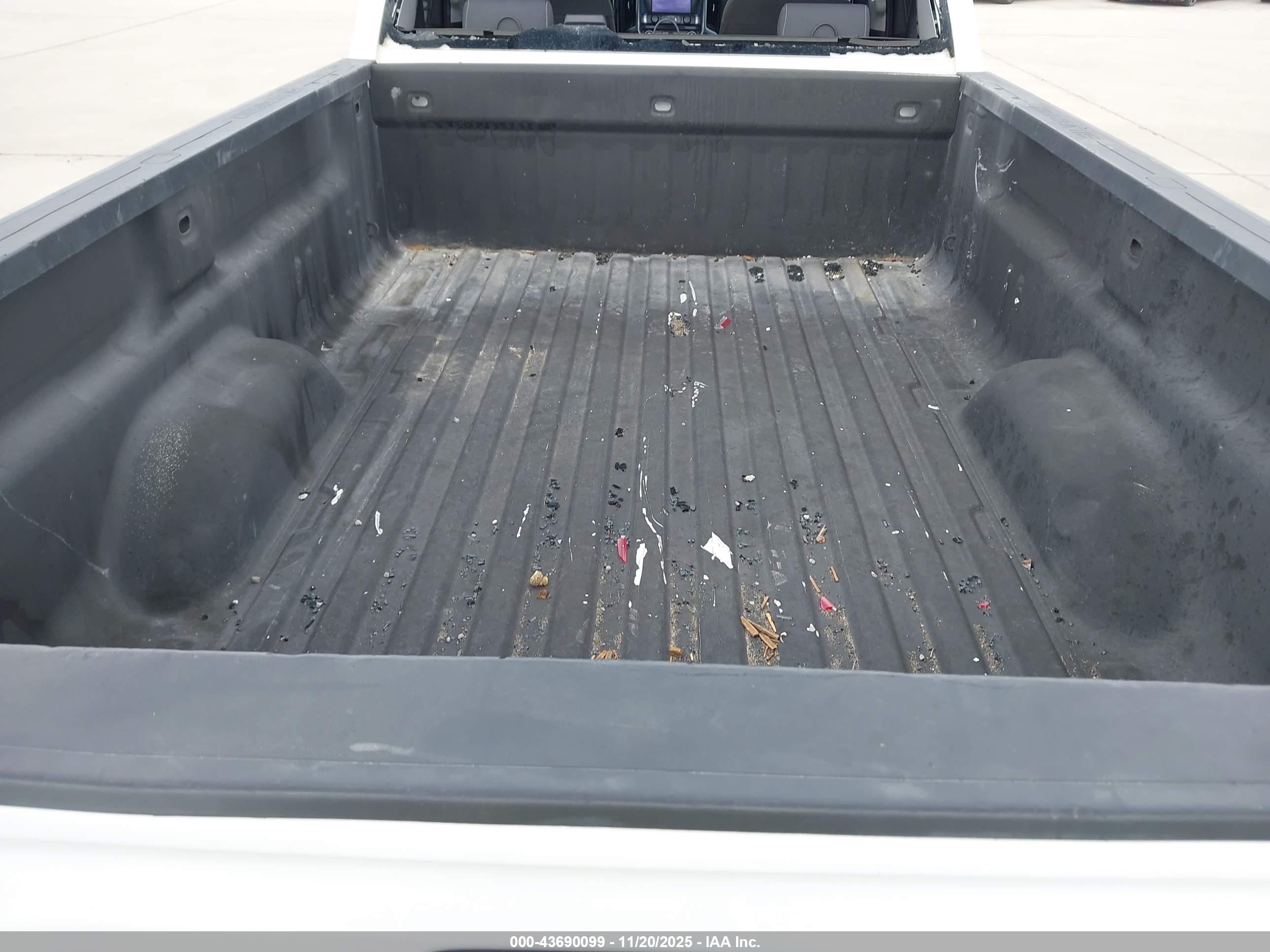 CHEVROLET SILVERADO image 7