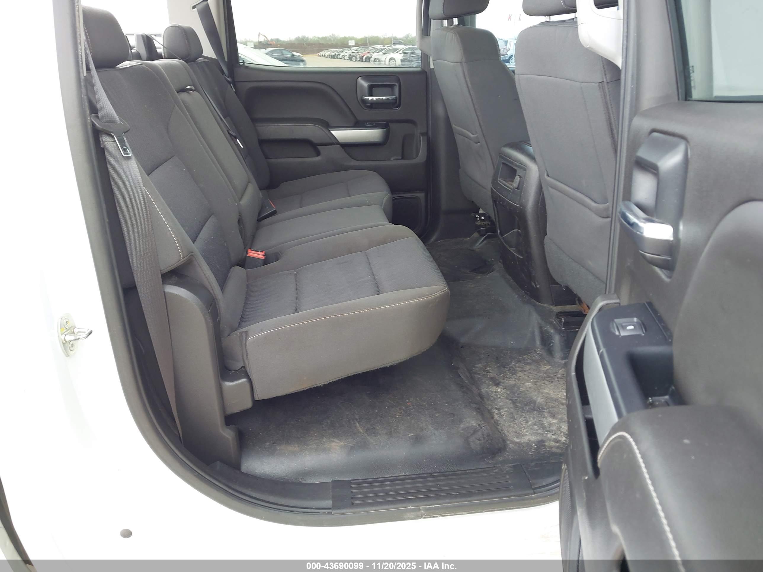 CHEVROLET SILVERADO image 8