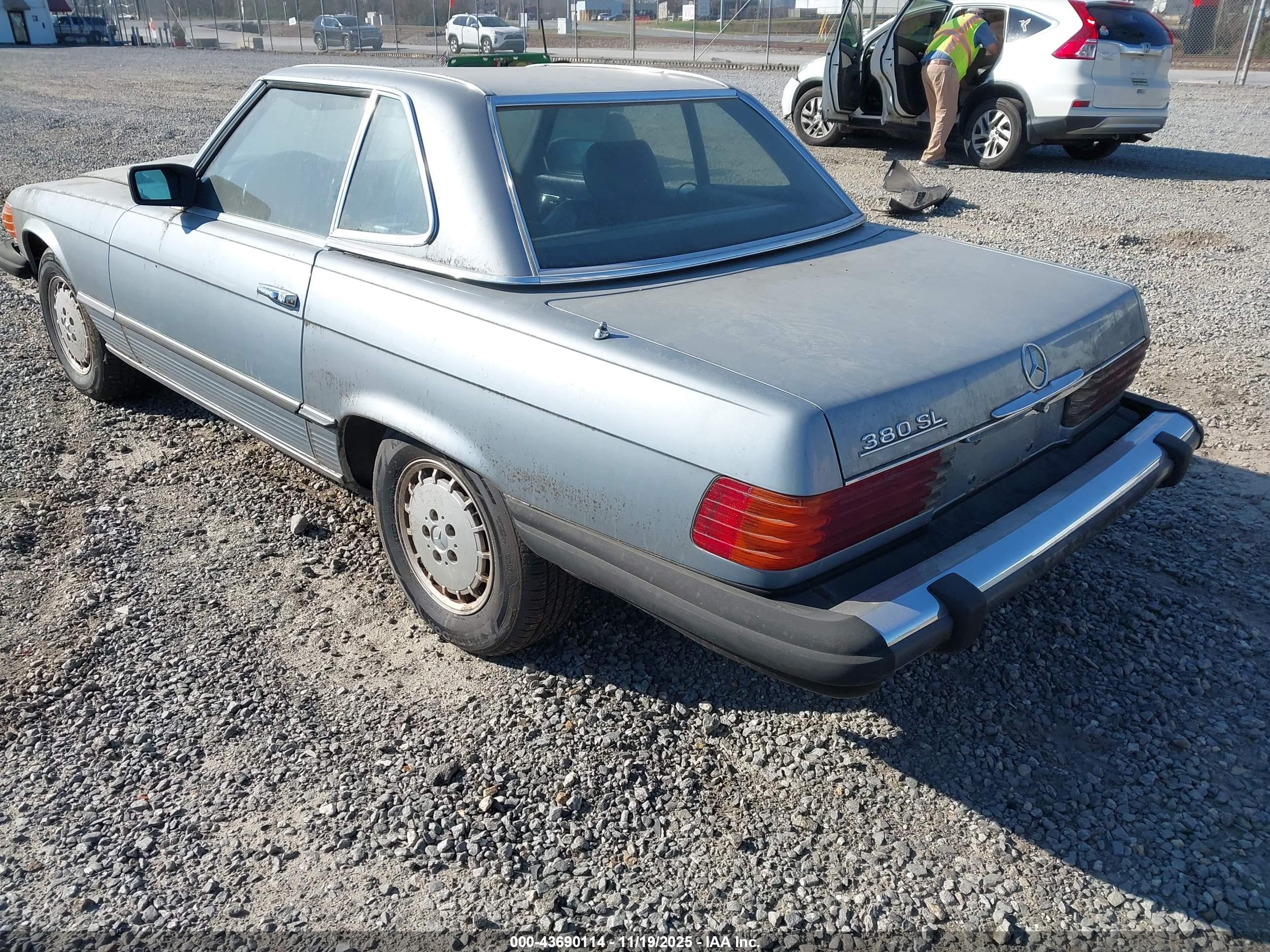 MERCEDES-BENZ 380 image 3