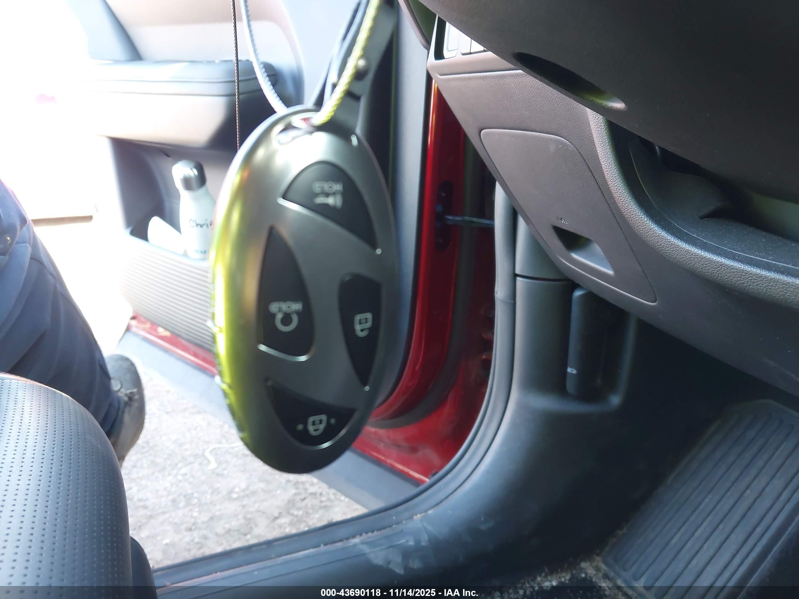 HYUNDAI SANTA image 11