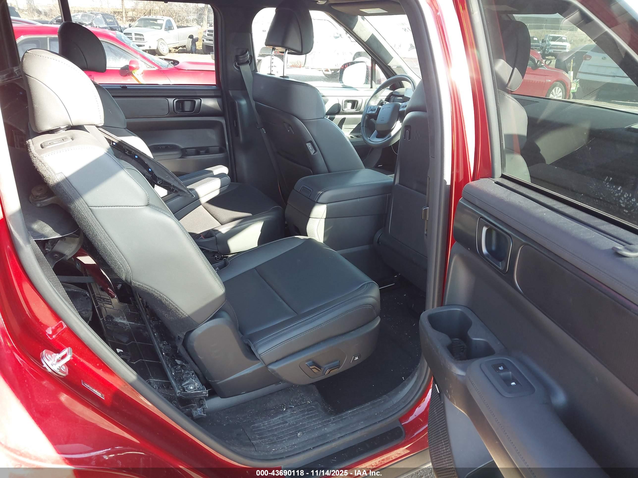 HYUNDAI SANTA image 8
