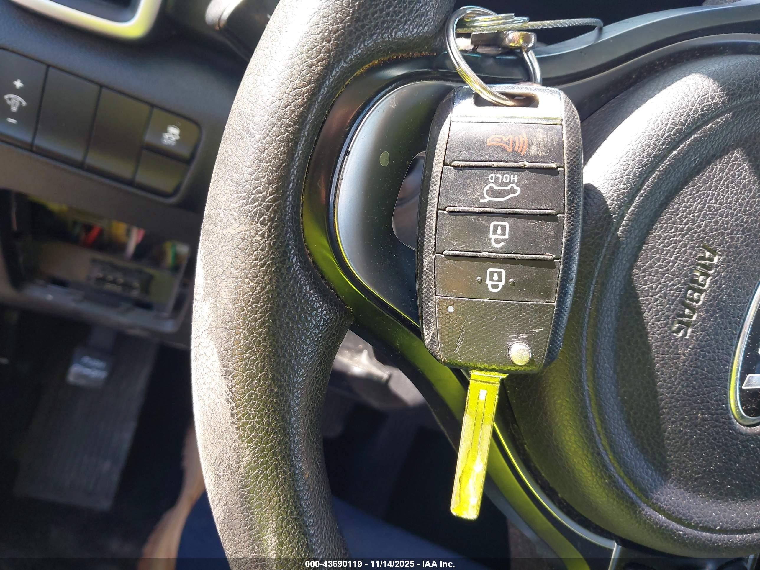 KIA SPORTAGE image 11