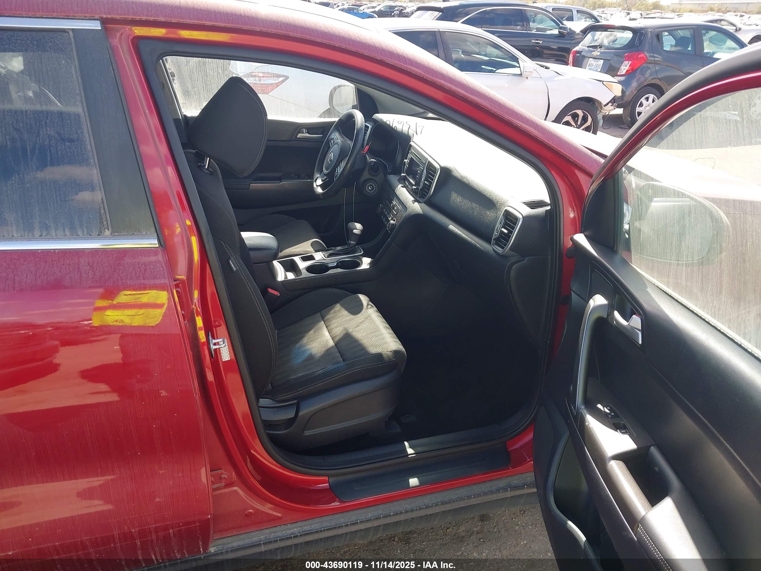 KIA SPORTAGE image 5