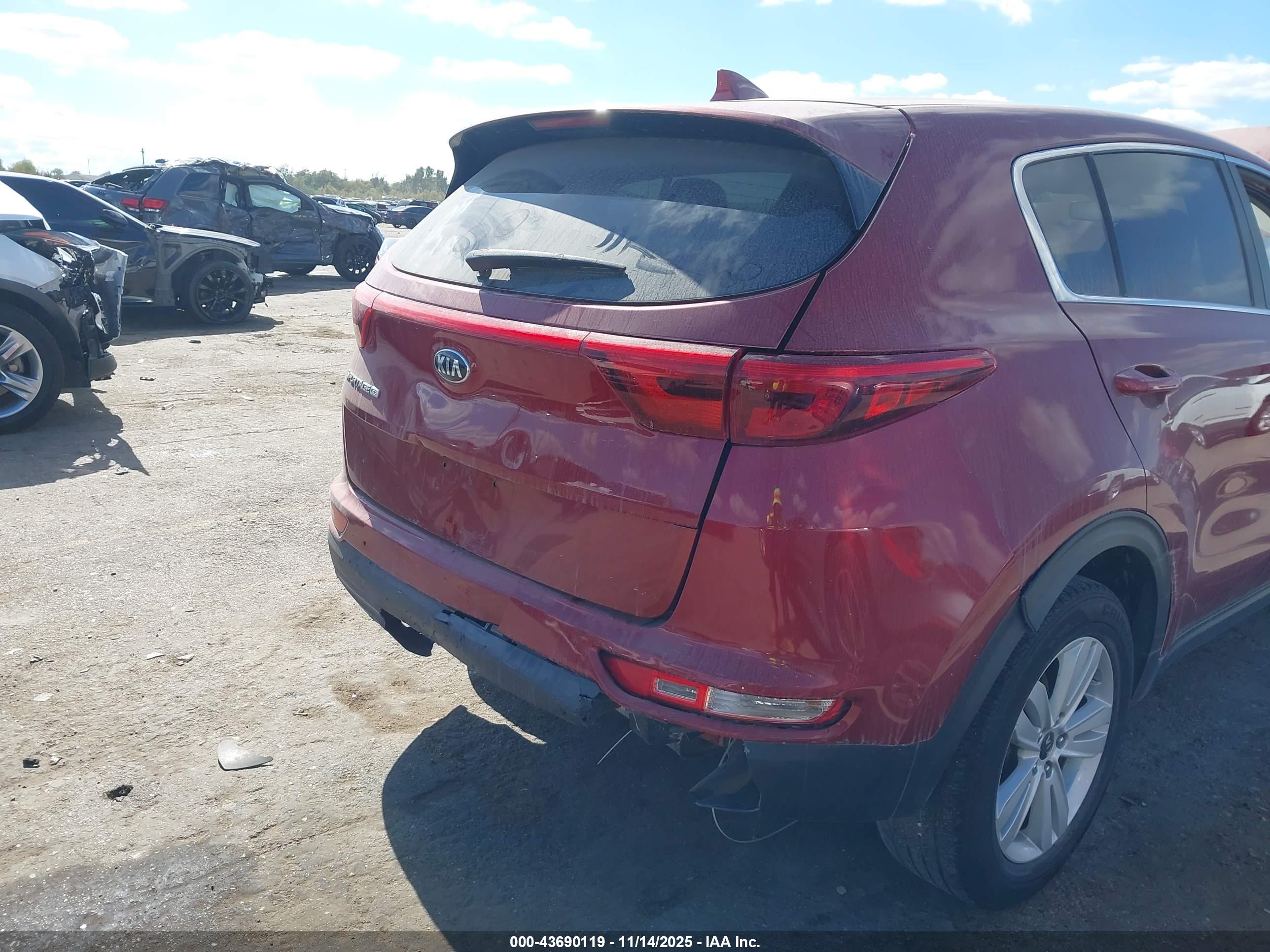 KIA SPORTAGE image 6