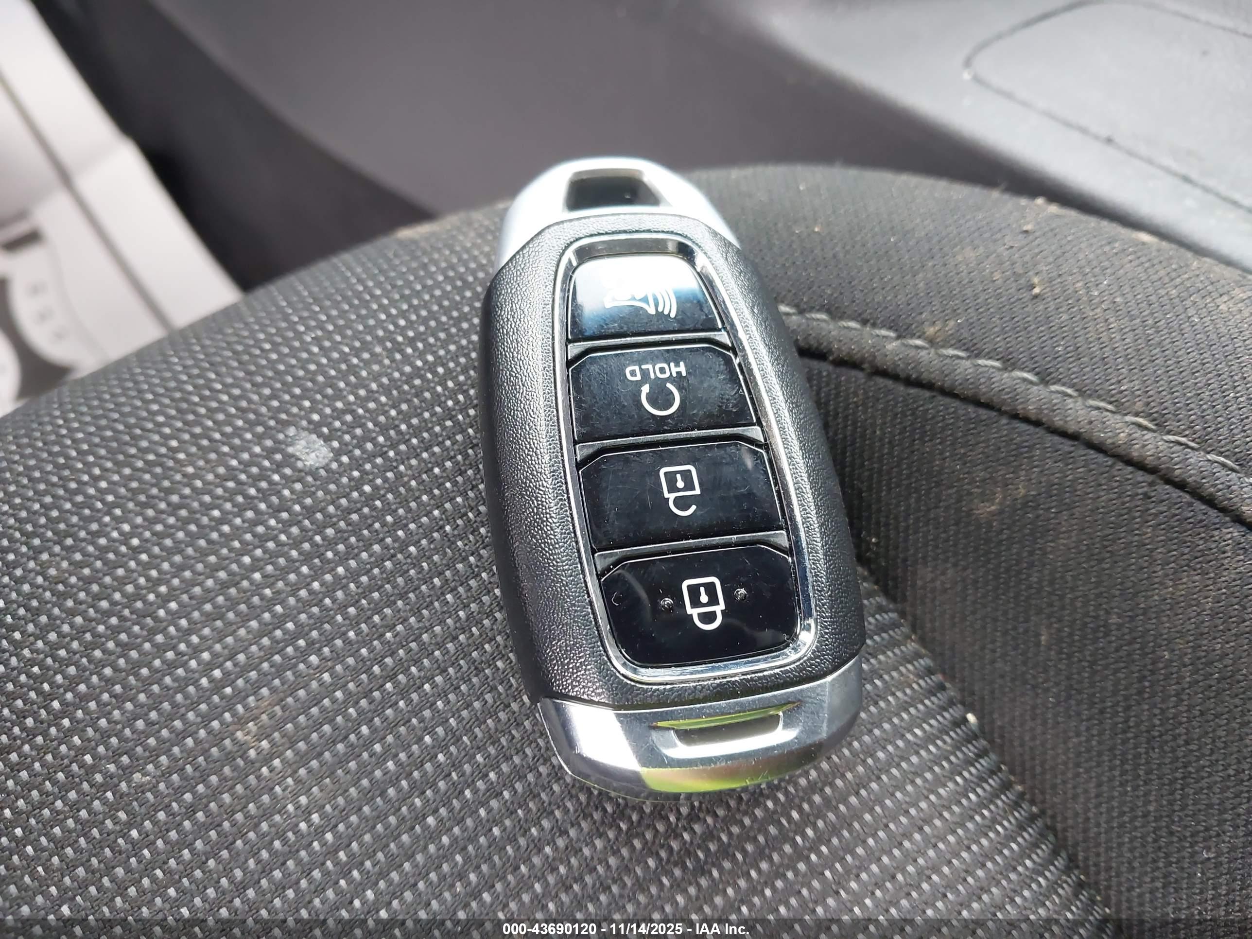 HYUNDAI KONA image 11