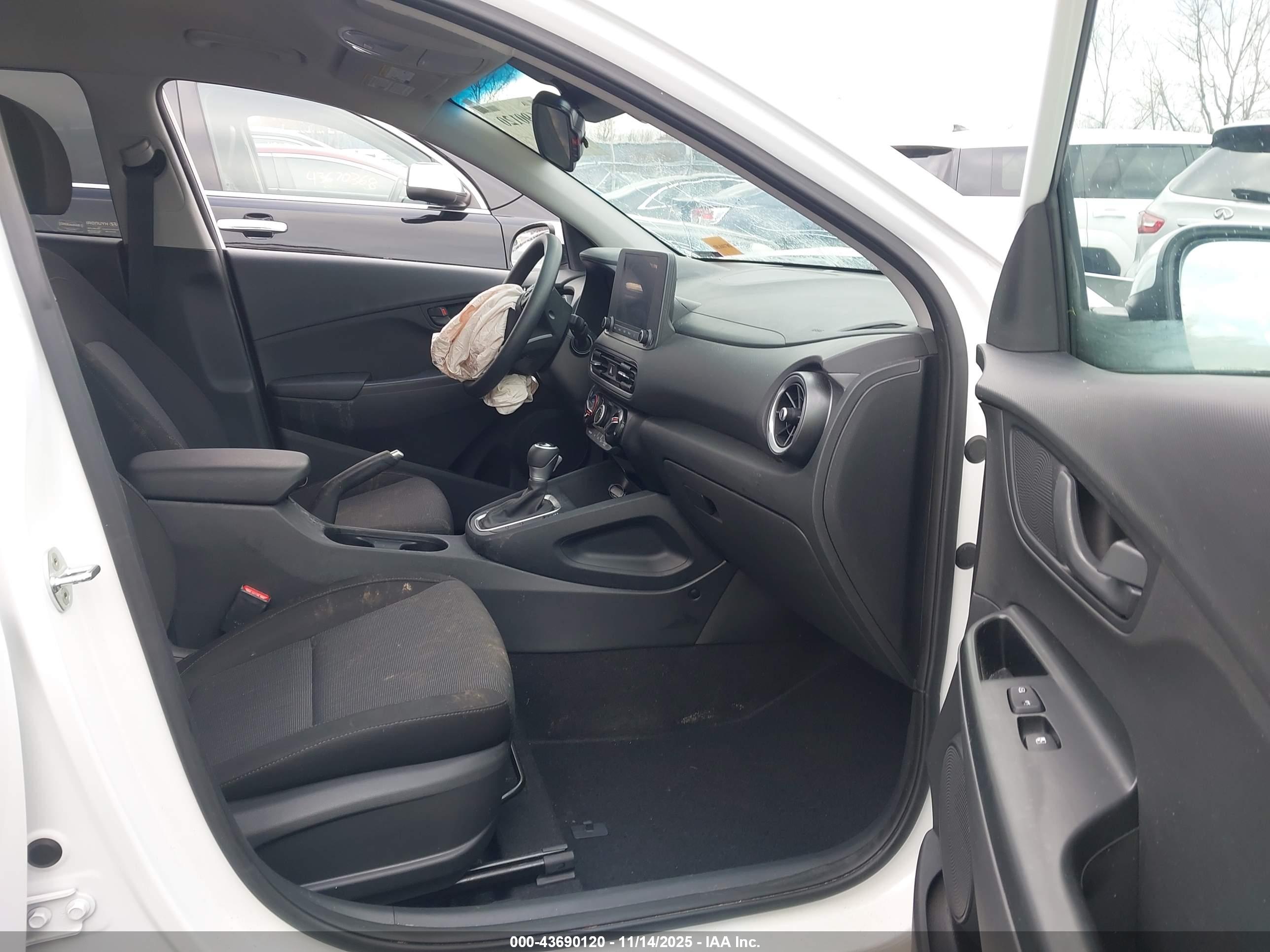 HYUNDAI KONA image 5