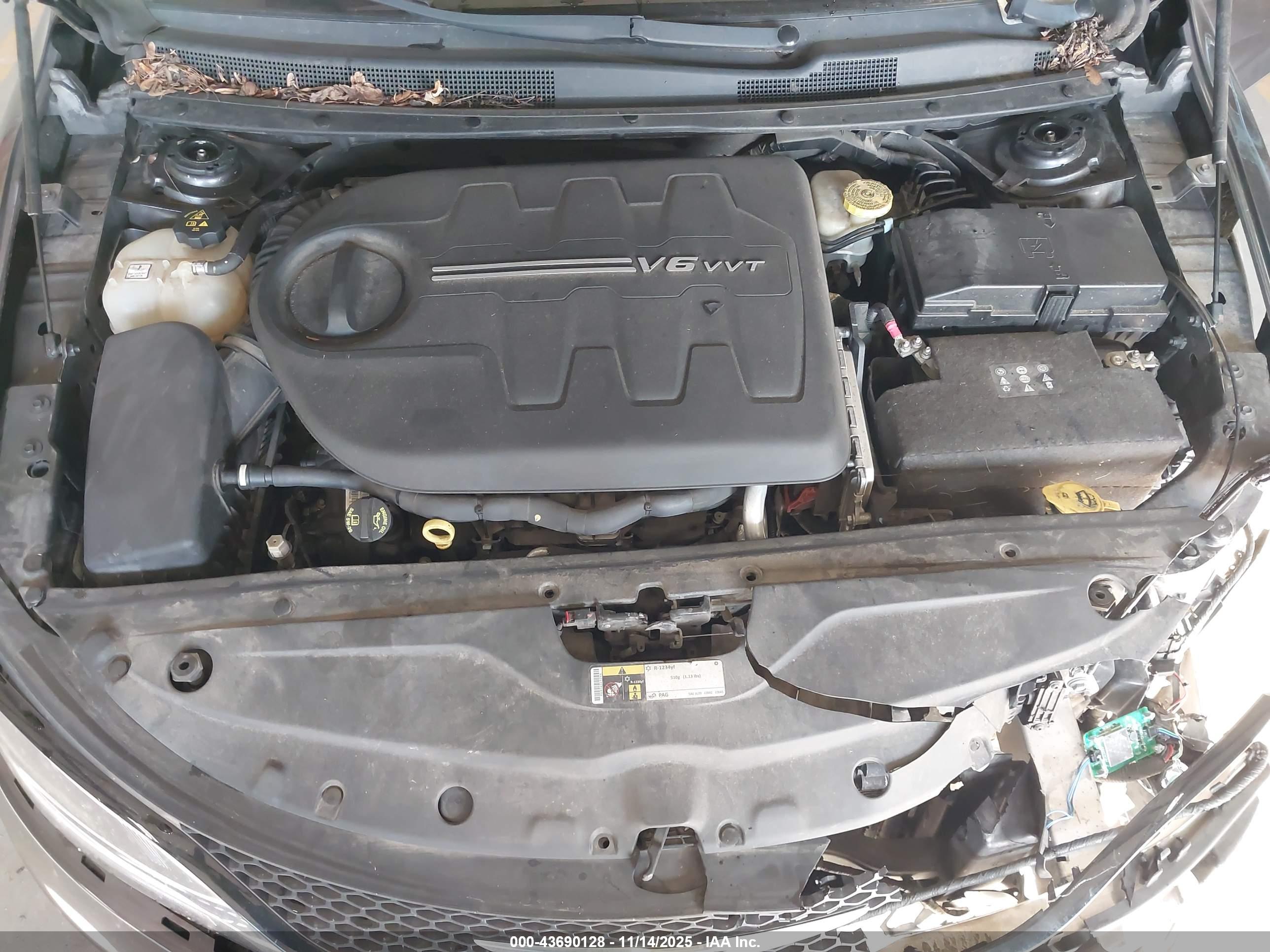CHRYSLER 200 image 10