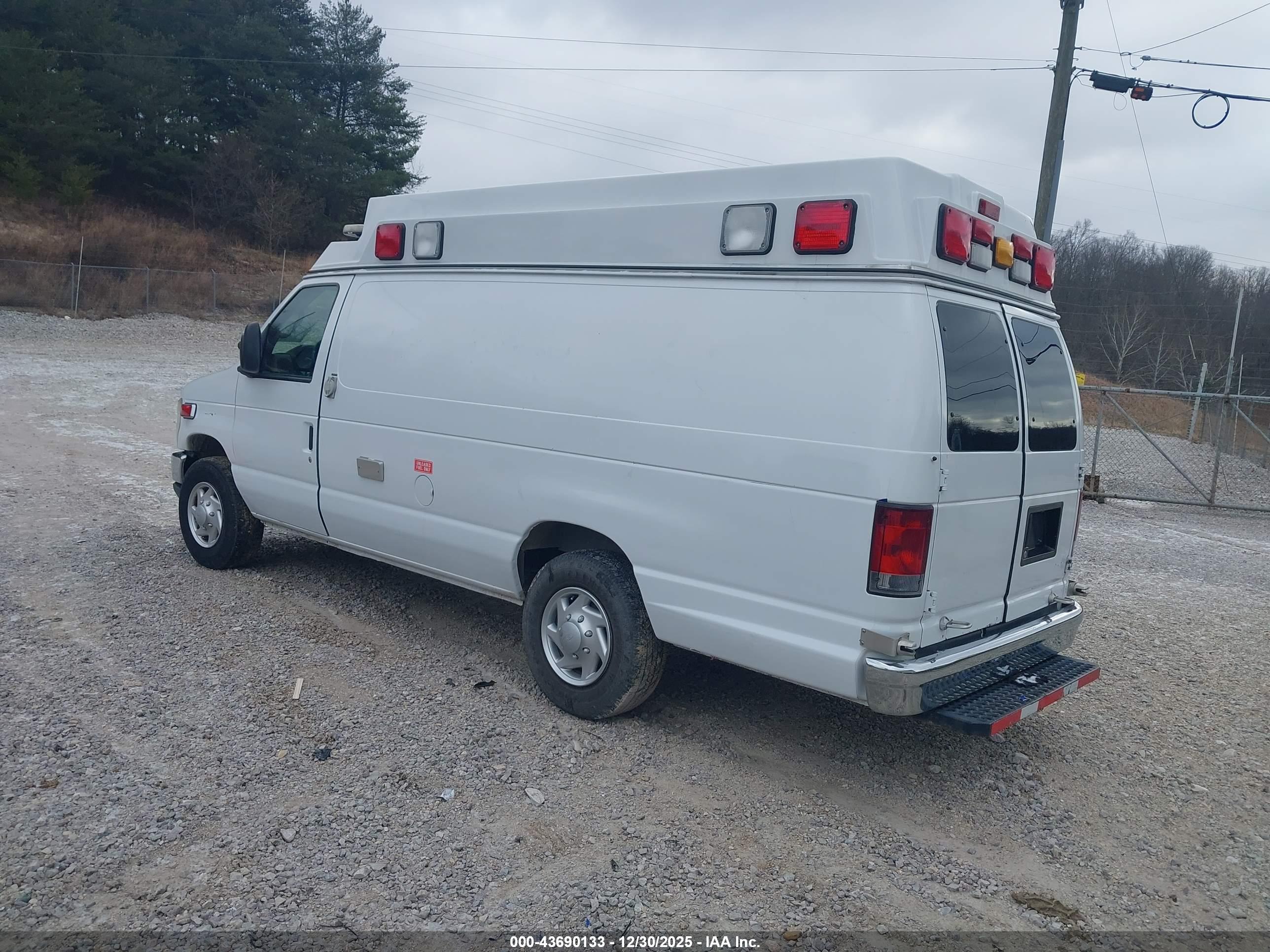 FORD E-350 image 3