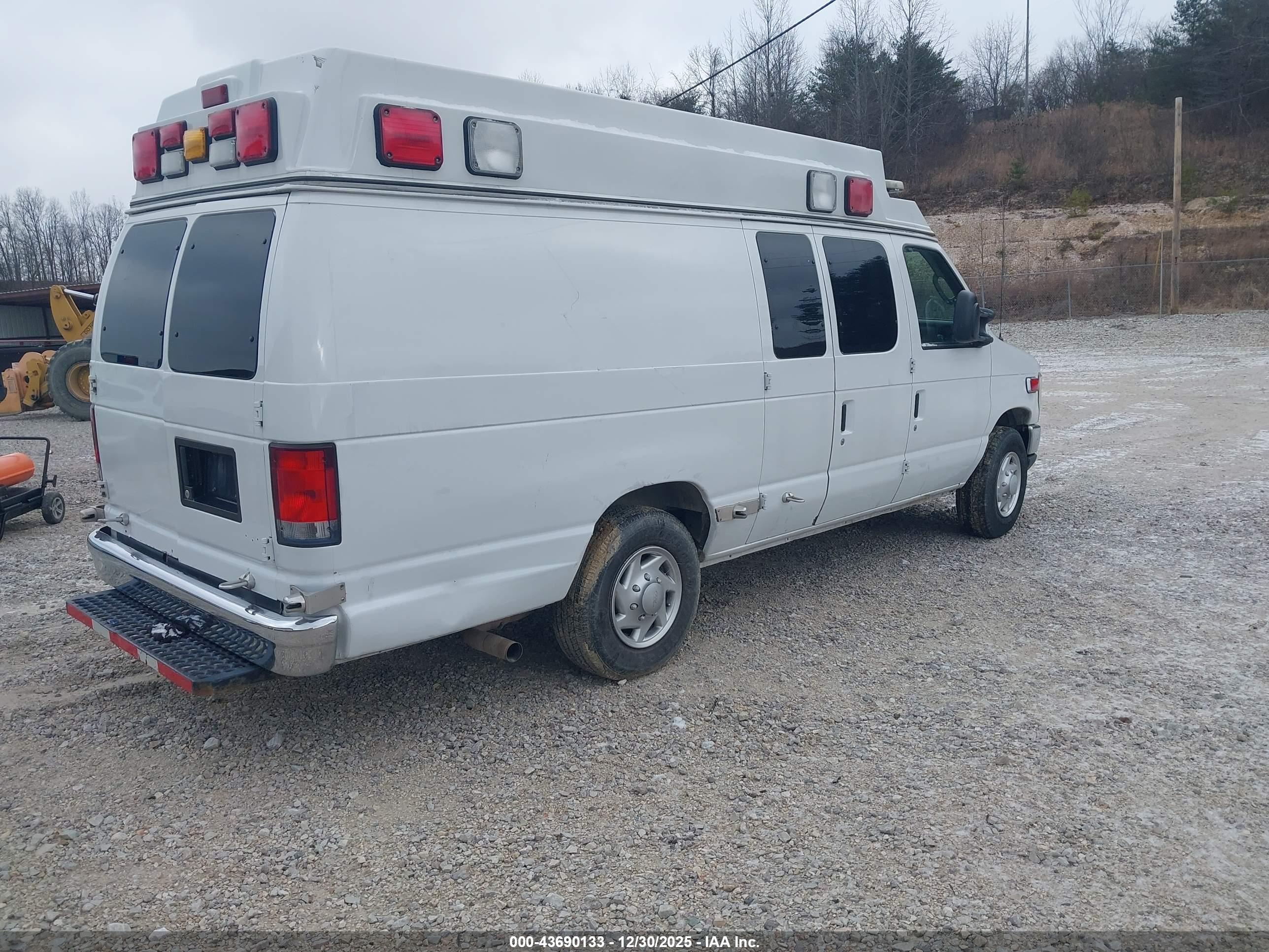 FORD E-350 image 4
