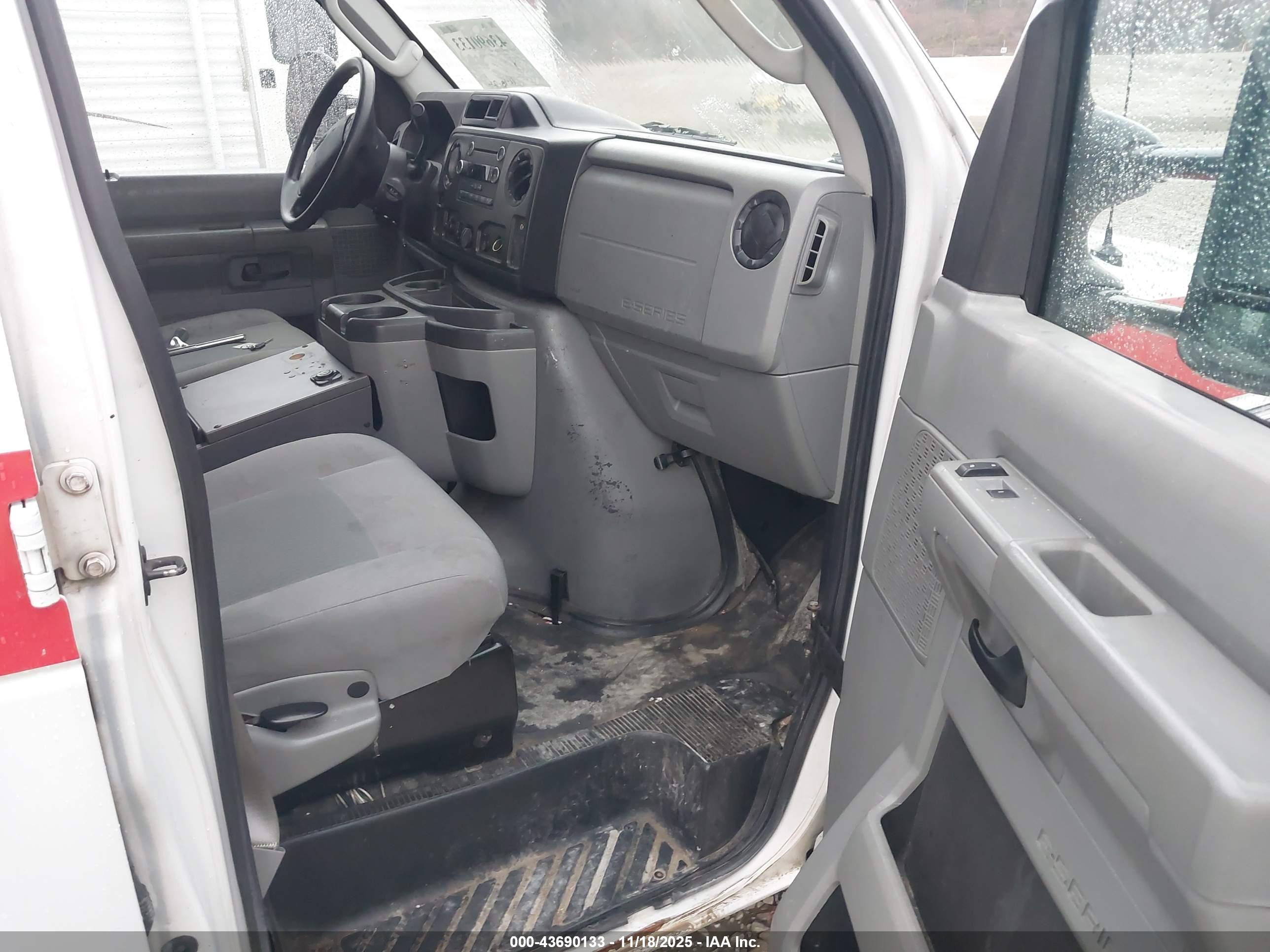 FORD E-350 image 5