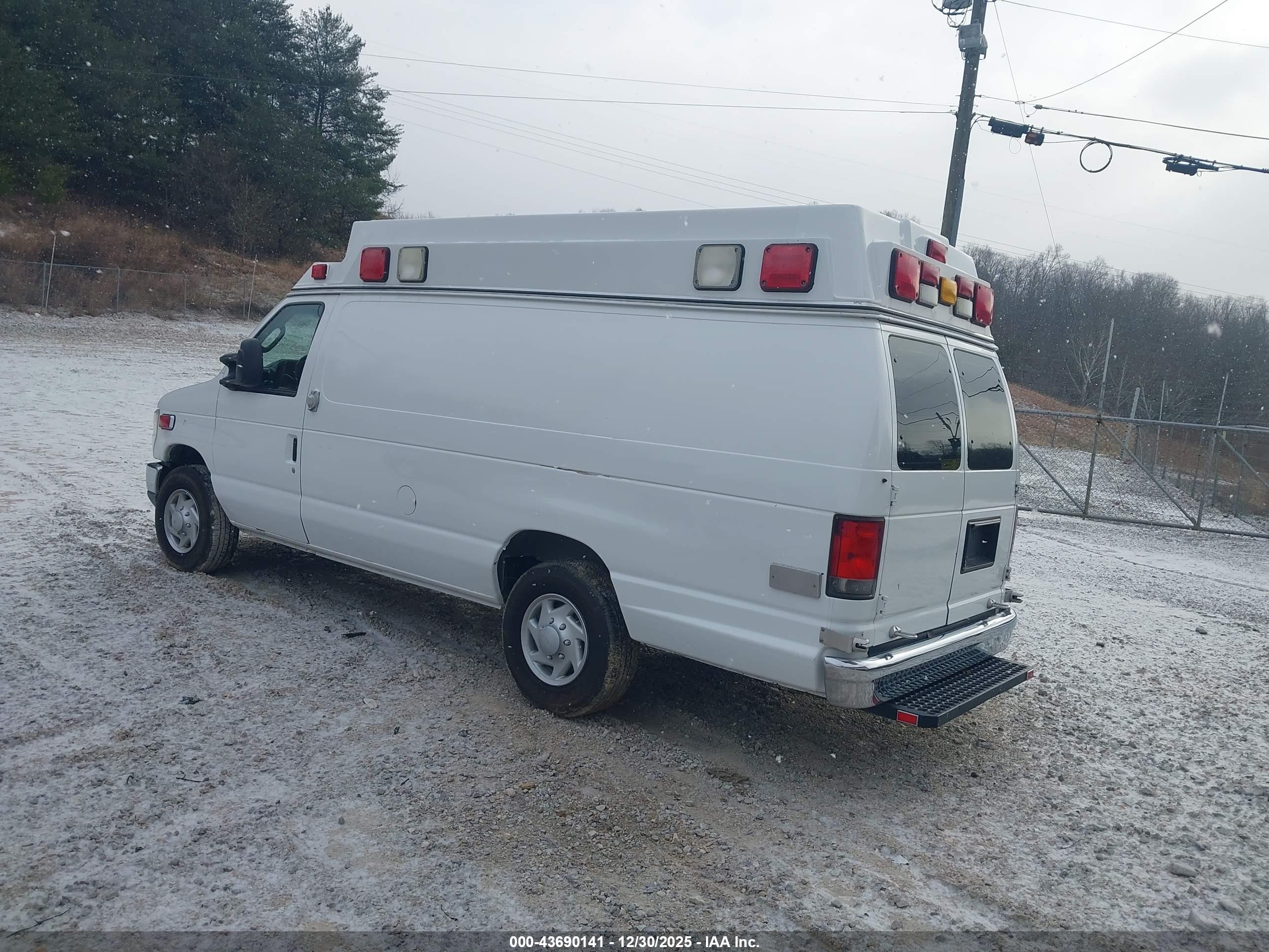 FORD E-350 image 3